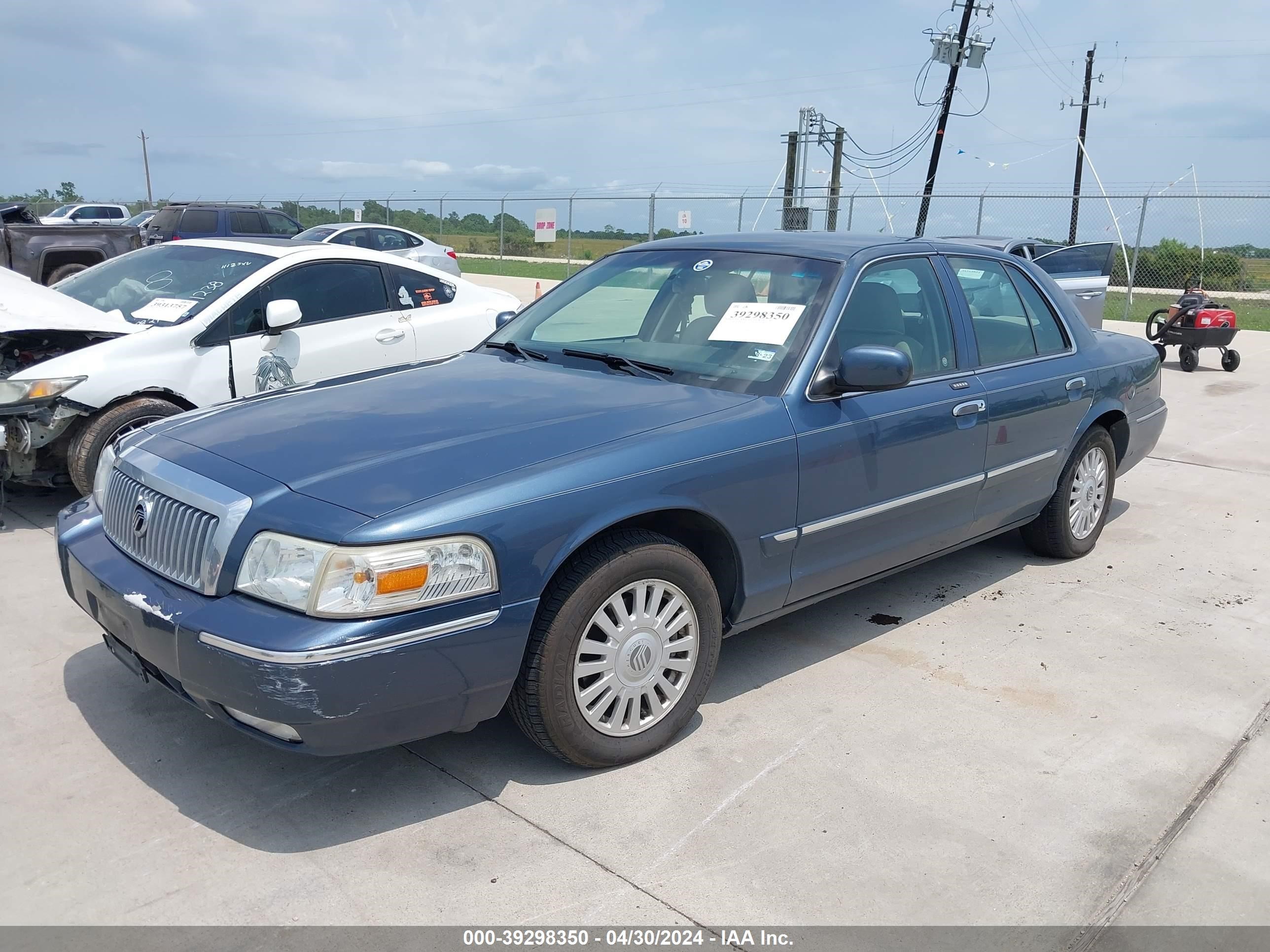 Photo 1 VIN: 2MEFM75W87X622411 - MERCURY GRAND MARQUIS 