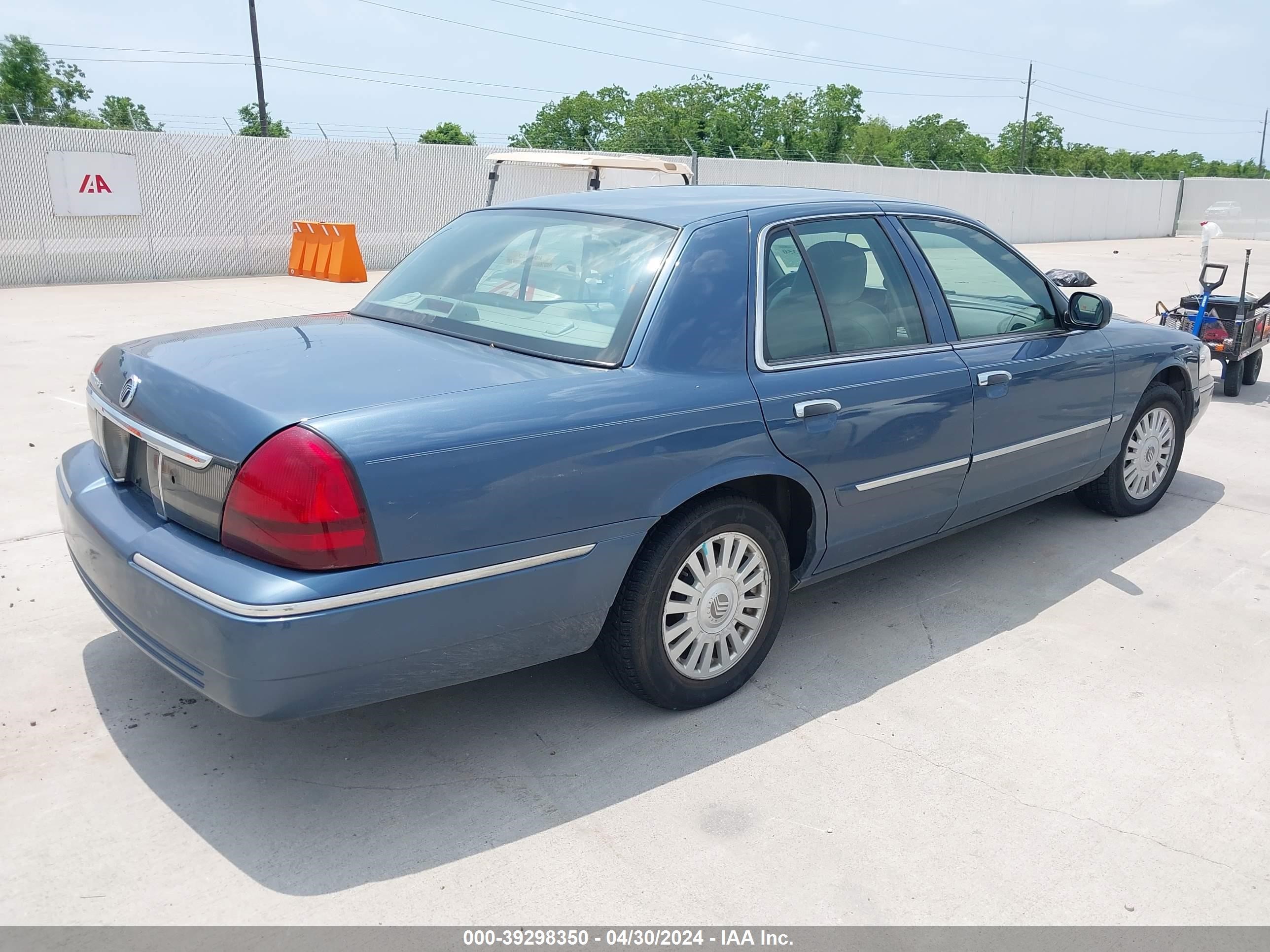 Photo 3 VIN: 2MEFM75W87X622411 - MERCURY GRAND MARQUIS 