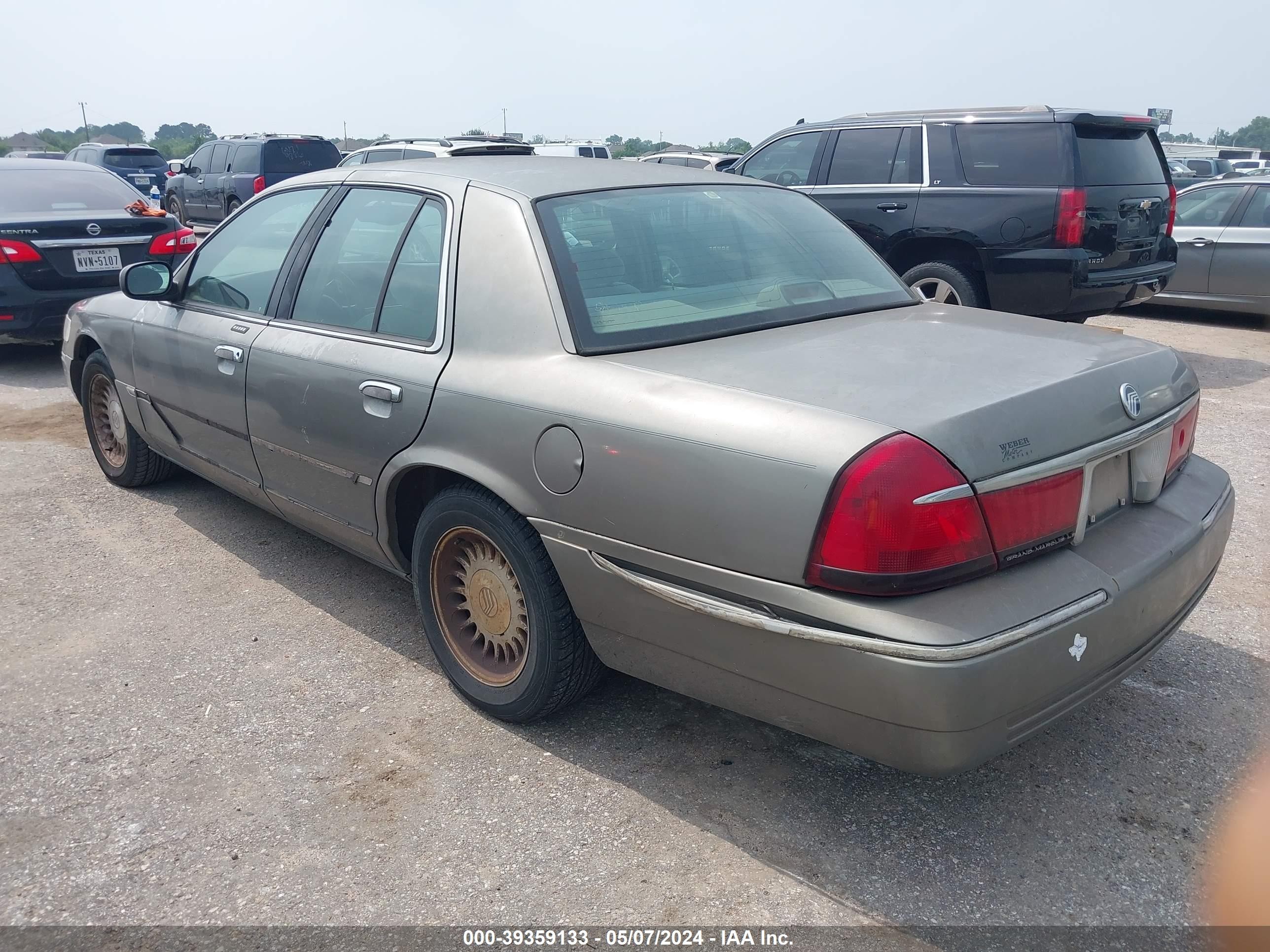 Photo 2 VIN: 2MEFM75W8XX645168 - MERCURY GRAND MARQUIS 