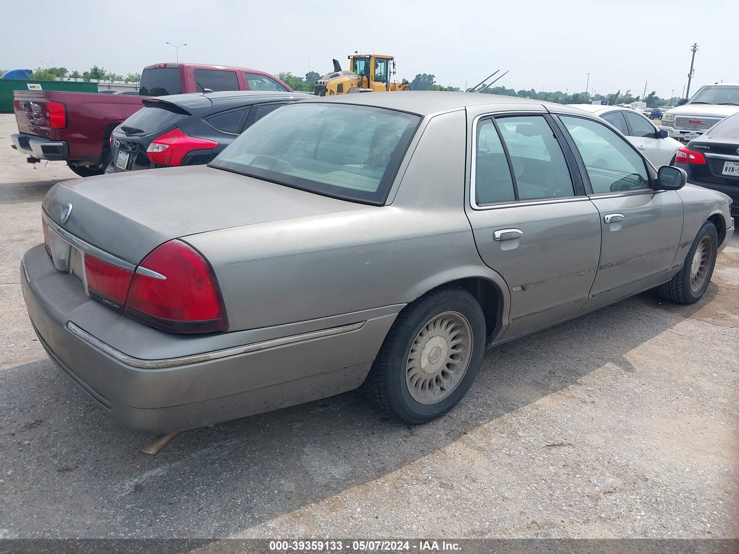 Photo 3 VIN: 2MEFM75W8XX645168 - MERCURY GRAND MARQUIS 