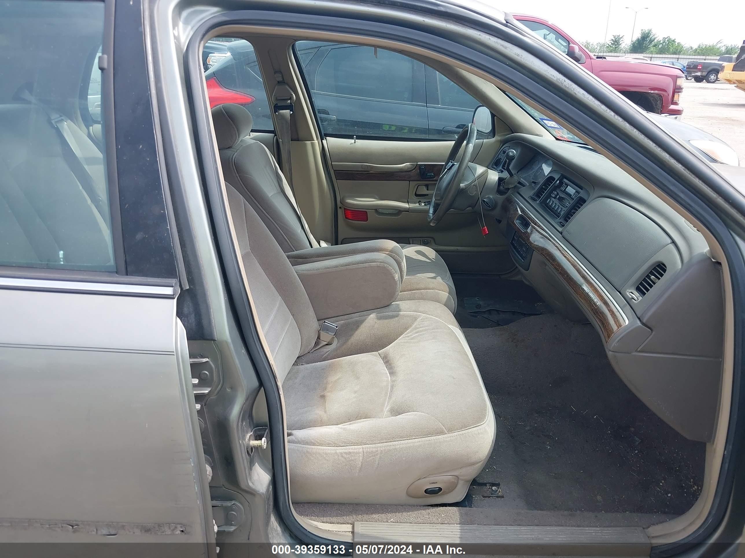 Photo 4 VIN: 2MEFM75W8XX645168 - MERCURY GRAND MARQUIS 