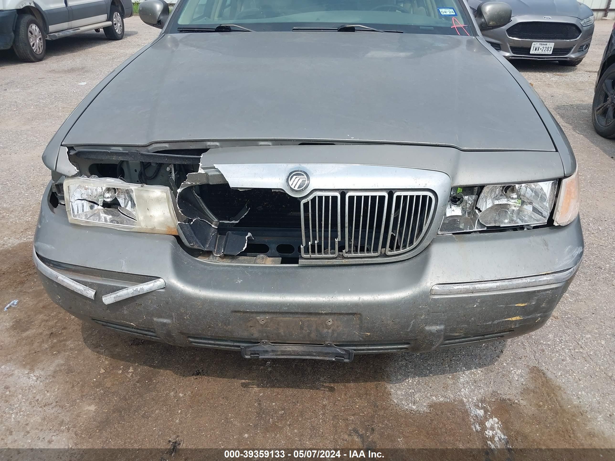 Photo 5 VIN: 2MEFM75W8XX645168 - MERCURY GRAND MARQUIS 