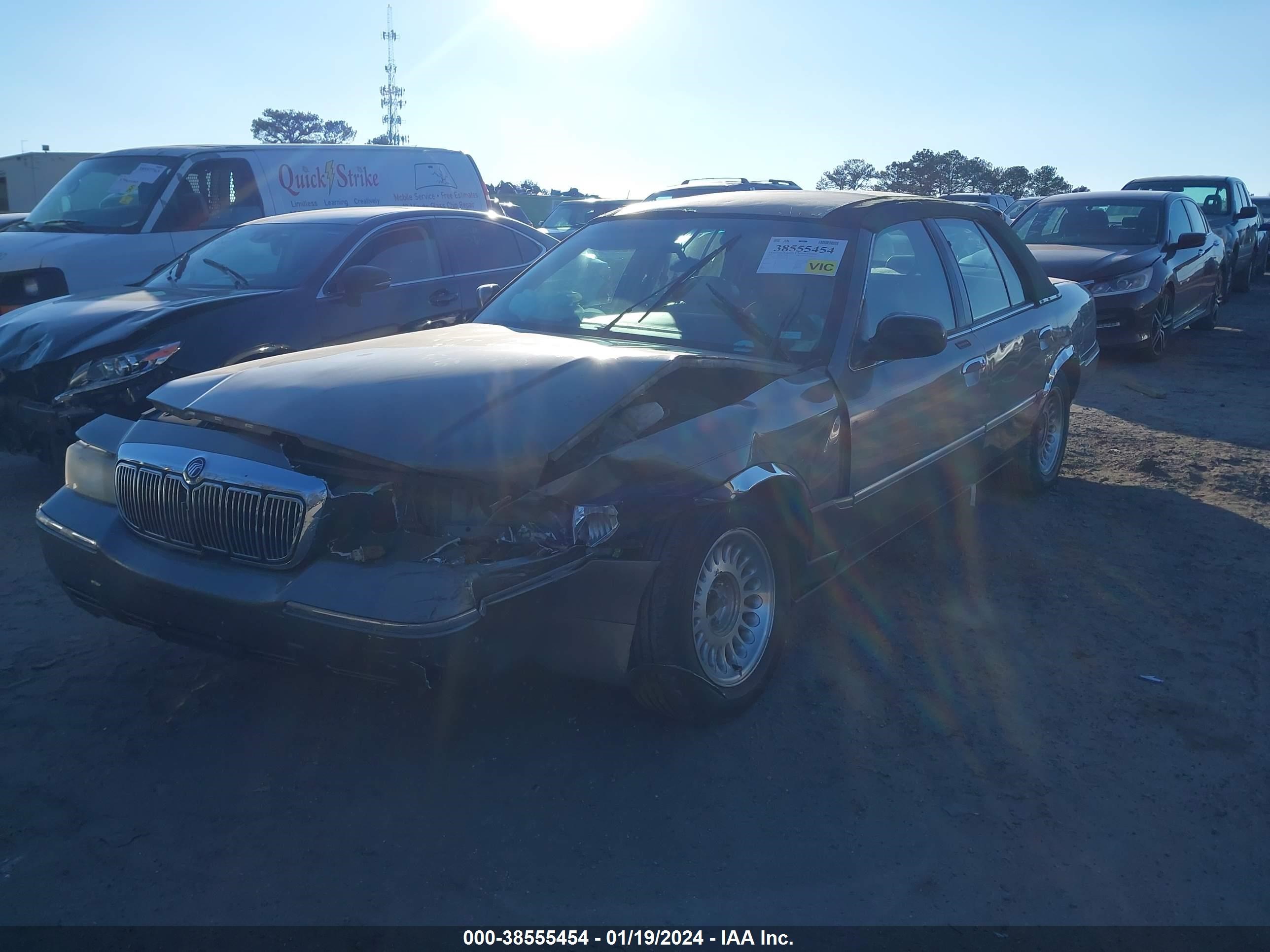 Photo 1 VIN: 2MEFM75W8XX683144 - MERCURY GRAND MARQUIS 