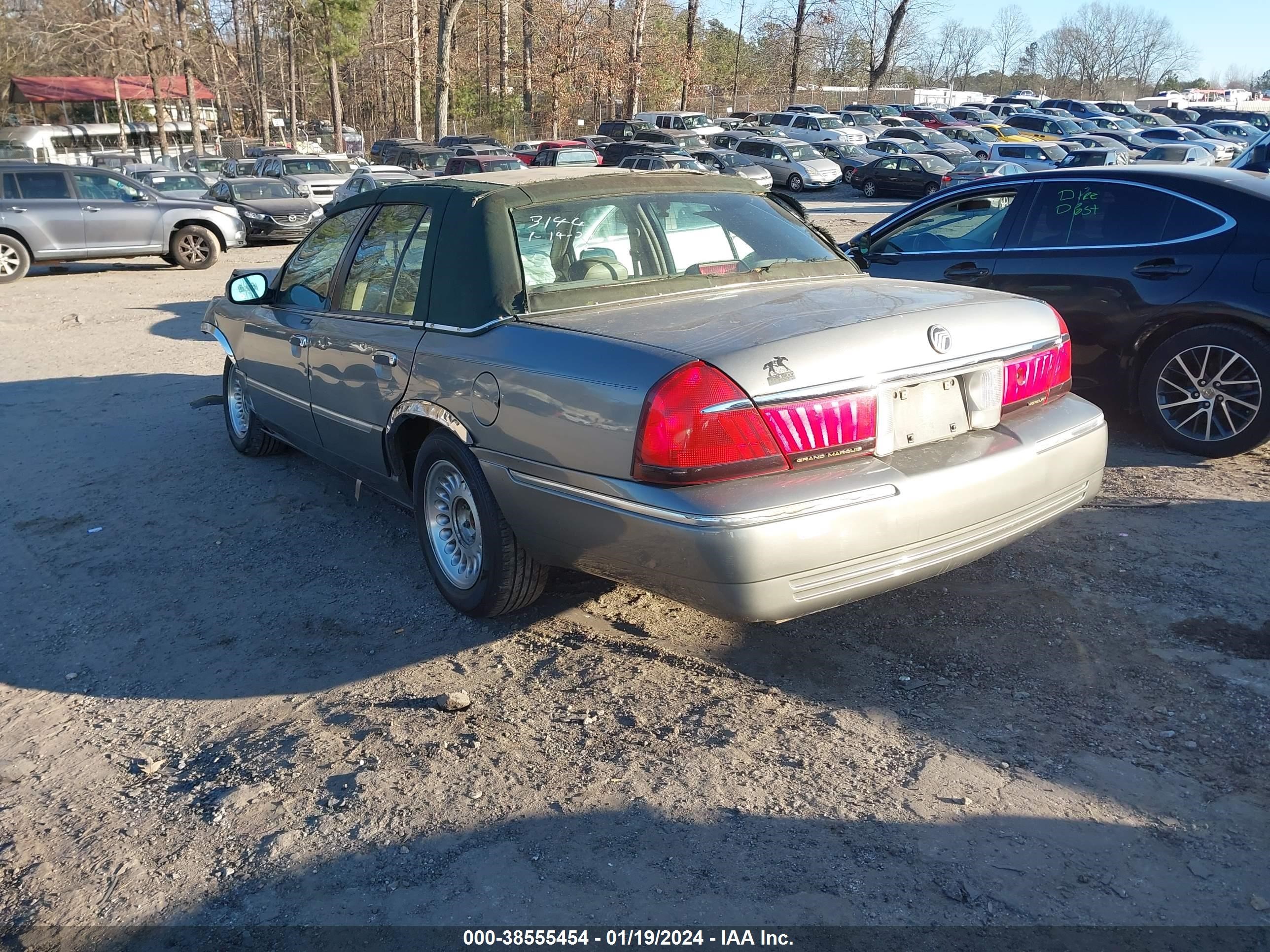 Photo 2 VIN: 2MEFM75W8XX683144 - MERCURY GRAND MARQUIS 