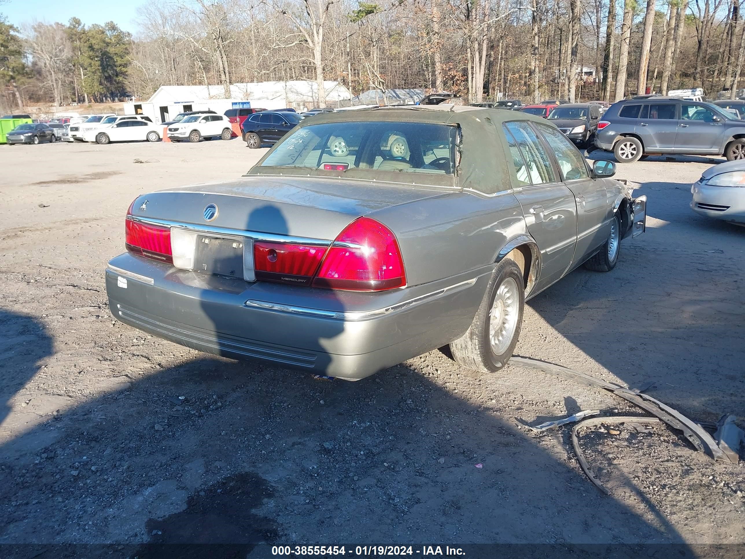 Photo 3 VIN: 2MEFM75W8XX683144 - MERCURY GRAND MARQUIS 