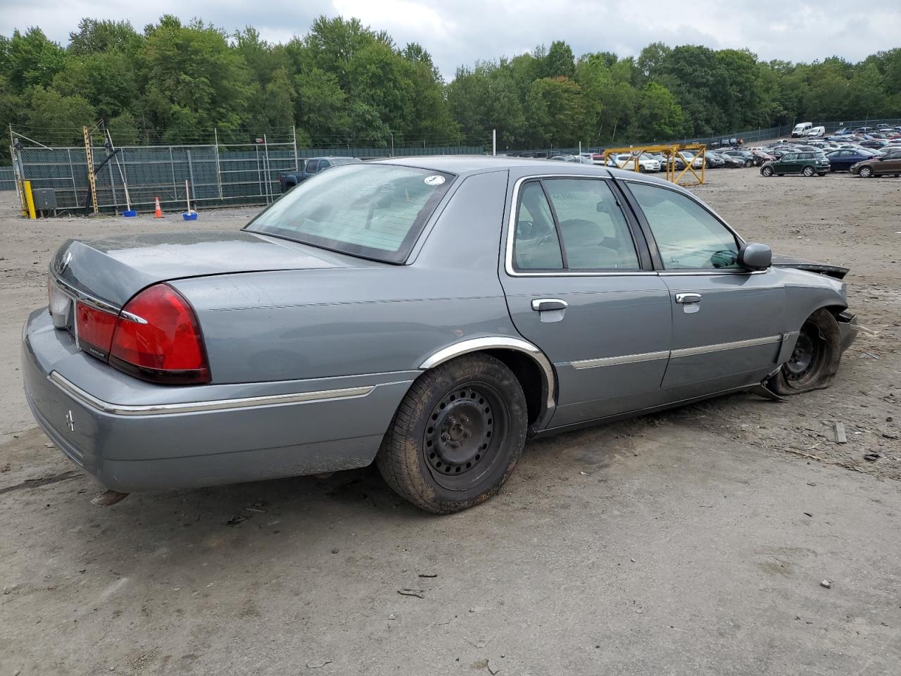 Photo 2 VIN: 2MEFM75W8XX685167 - MERCURY GRAND MARQUIS 