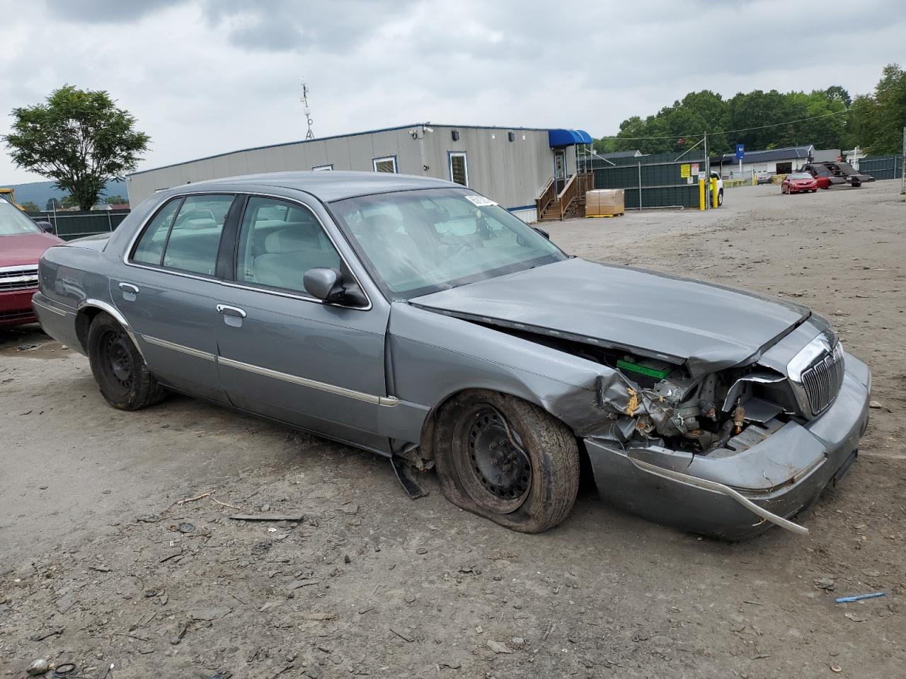 Photo 3 VIN: 2MEFM75W8XX685167 - MERCURY GRAND MARQUIS 