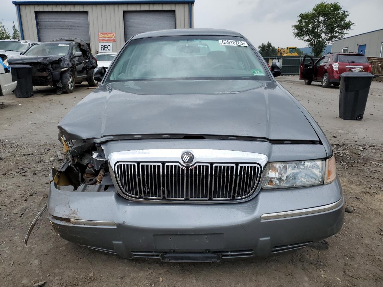 Photo 4 VIN: 2MEFM75W8XX685167 - MERCURY GRAND MARQUIS 