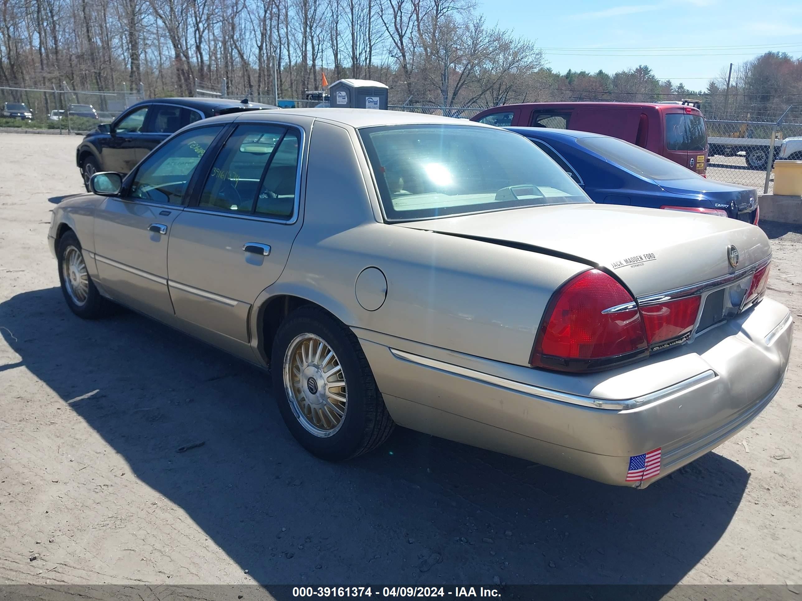 Photo 2 VIN: 2MEFM75W8XX719737 - MERCURY GRAND MARQUIS 