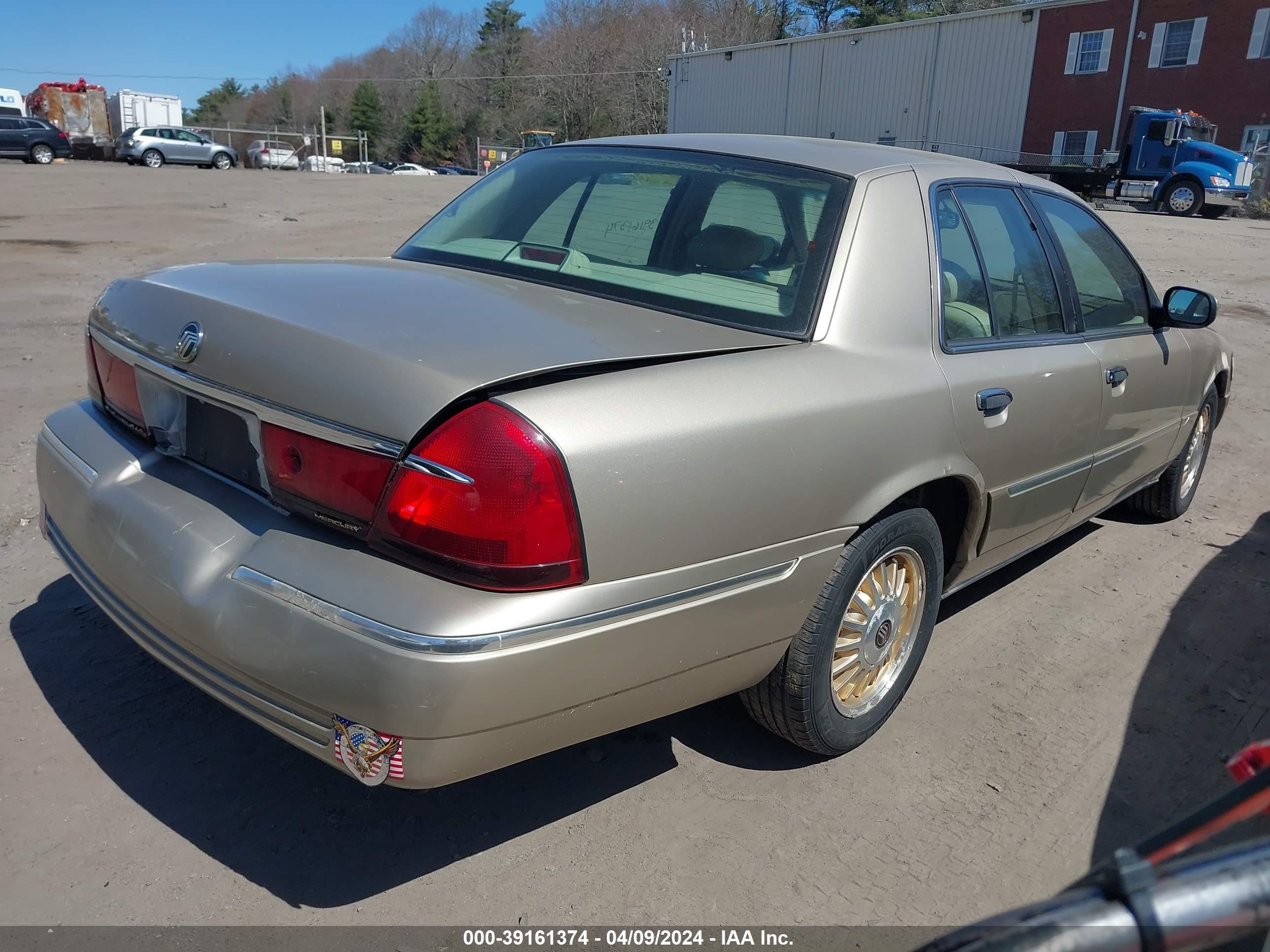 Photo 3 VIN: 2MEFM75W8XX719737 - MERCURY GRAND MARQUIS 