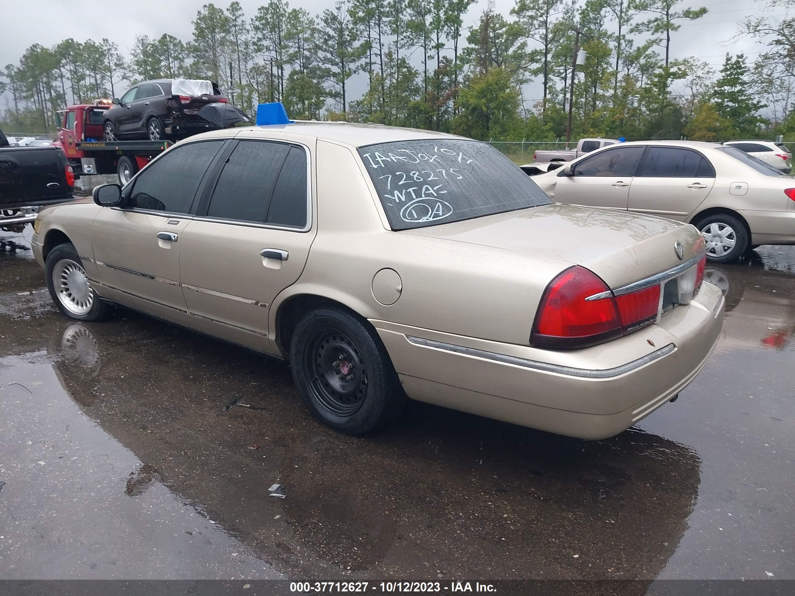 Photo 2 VIN: 2MEFM75W8XX728275 - MERCURY GRAND MARQUIS 