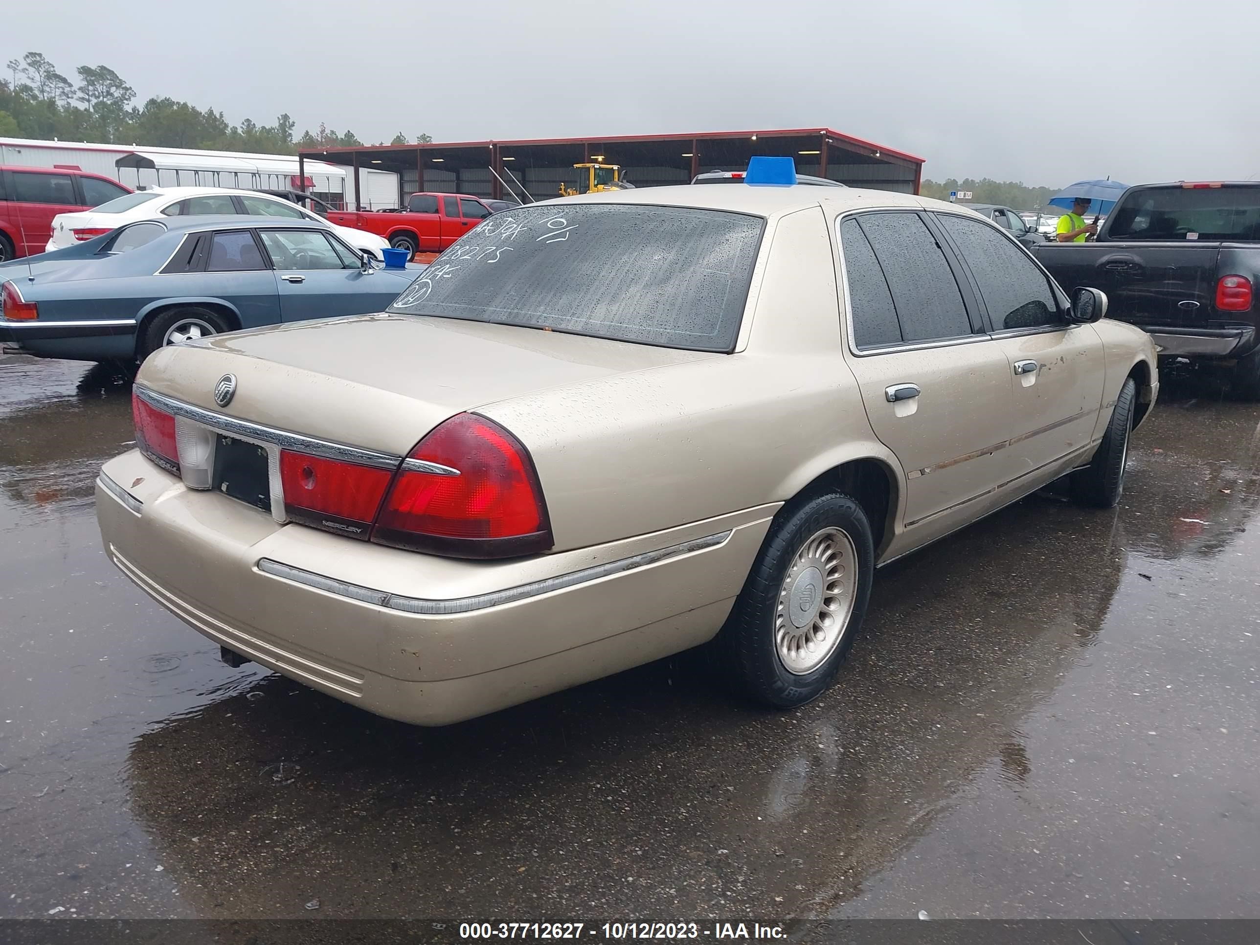 Photo 3 VIN: 2MEFM75W8XX728275 - MERCURY GRAND MARQUIS 