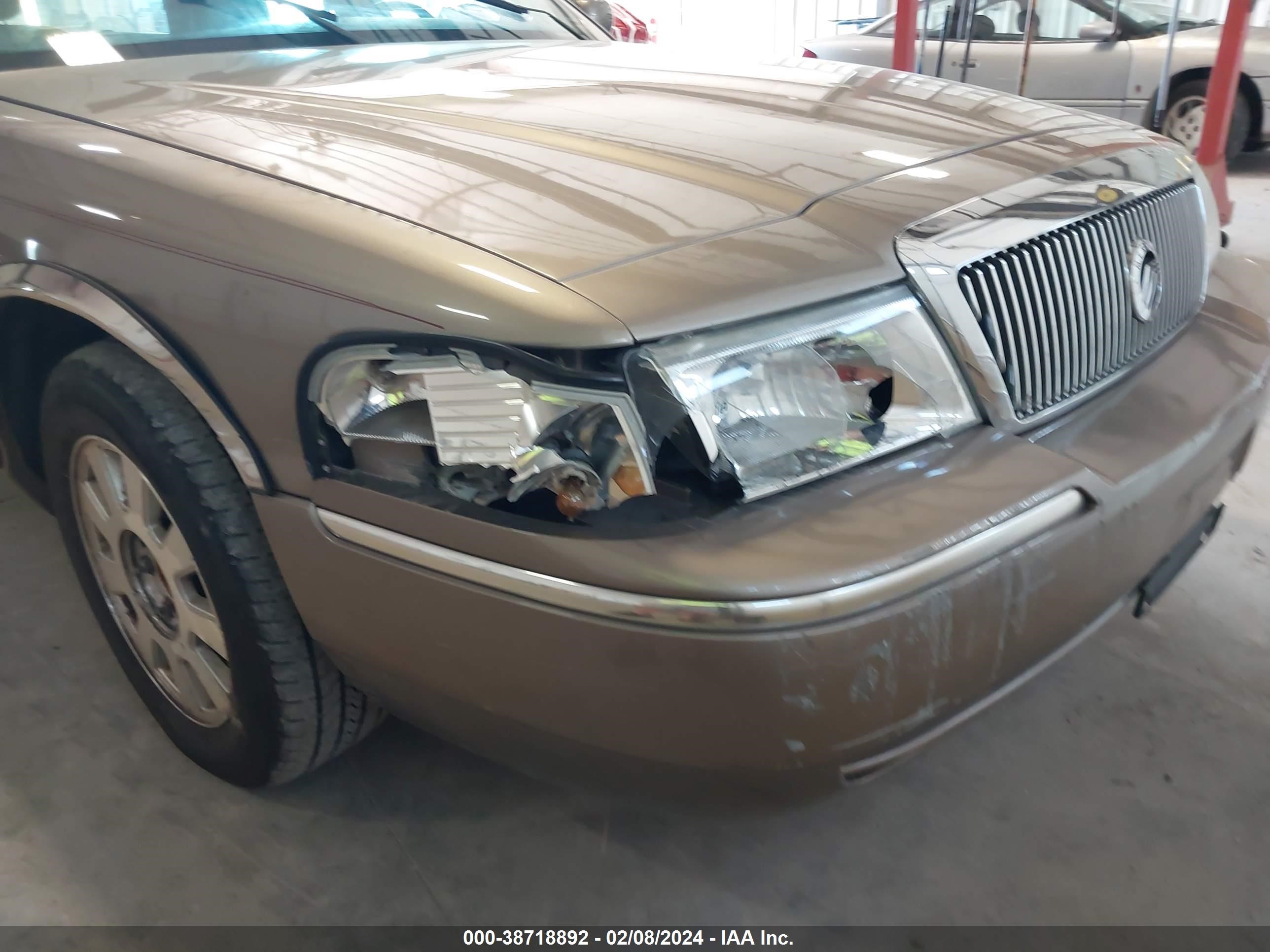 Photo 15 VIN: 2MEFM75W93X652544 - MERCURY GRAND MARQUIS 