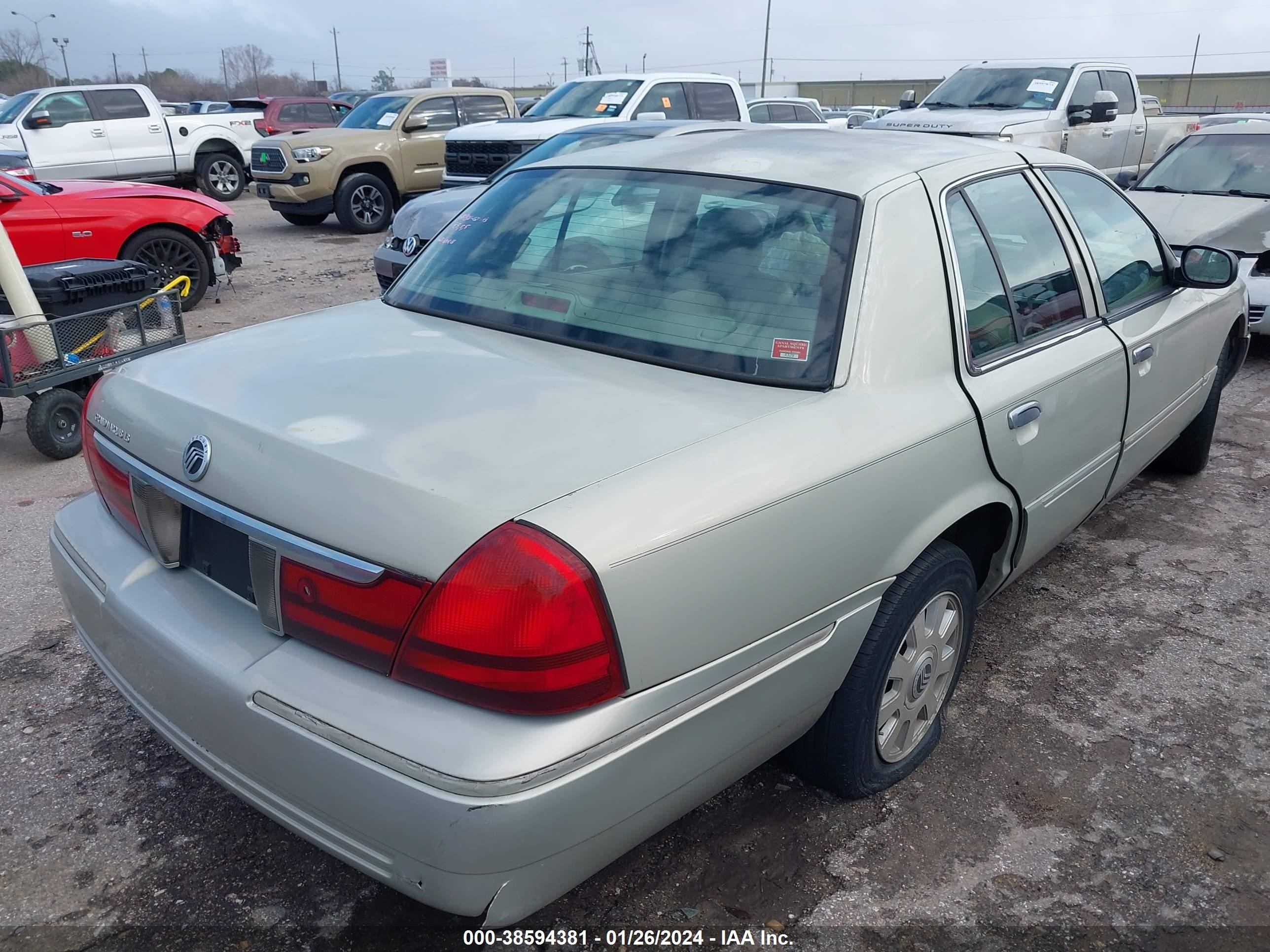 Photo 3 VIN: 2MEFM75W93X675144 - MERCURY GRAND MARQUIS 