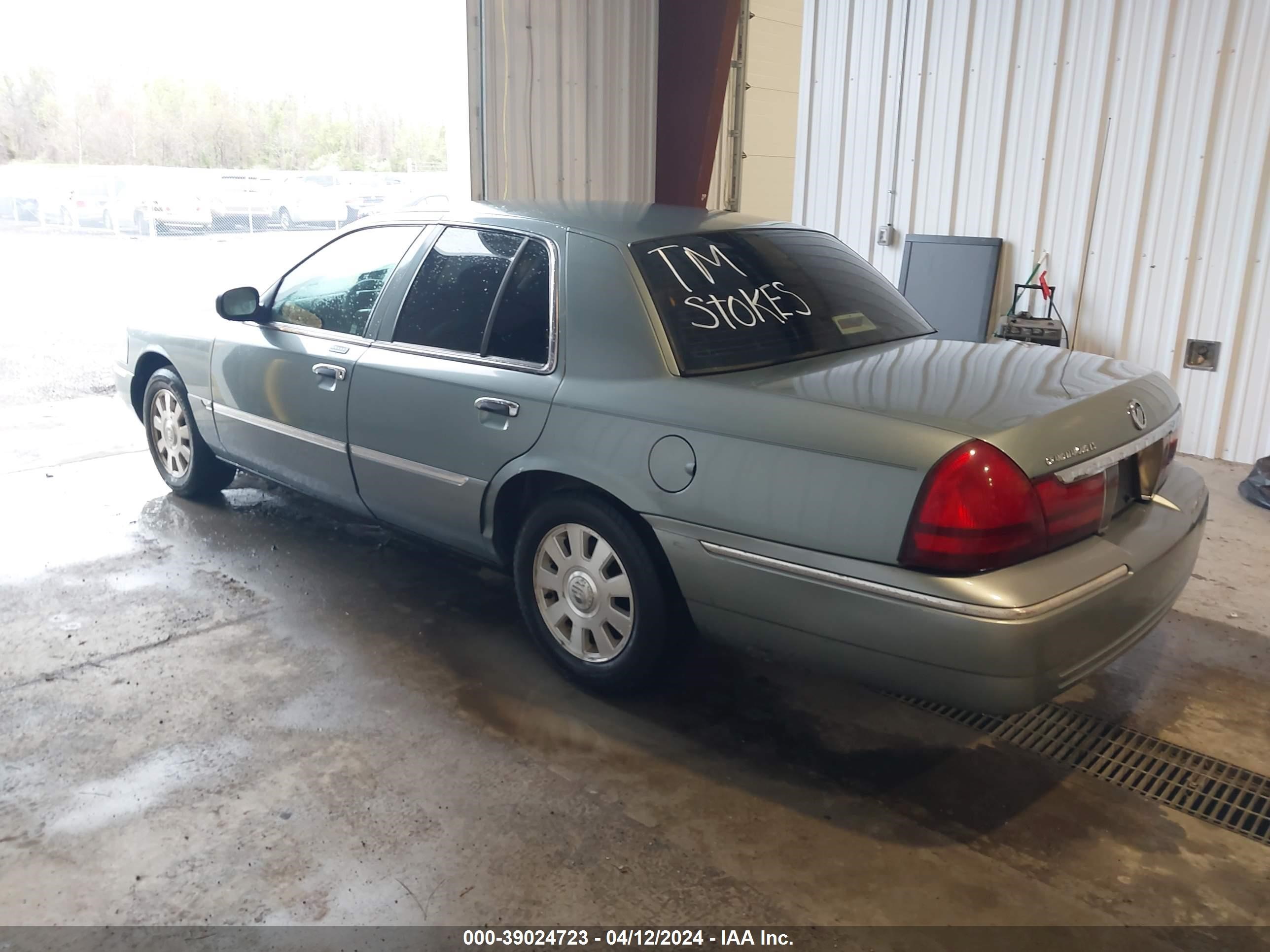 Photo 2 VIN: 2MEFM75W95X632717 - MERCURY GRAND MARQUIS 