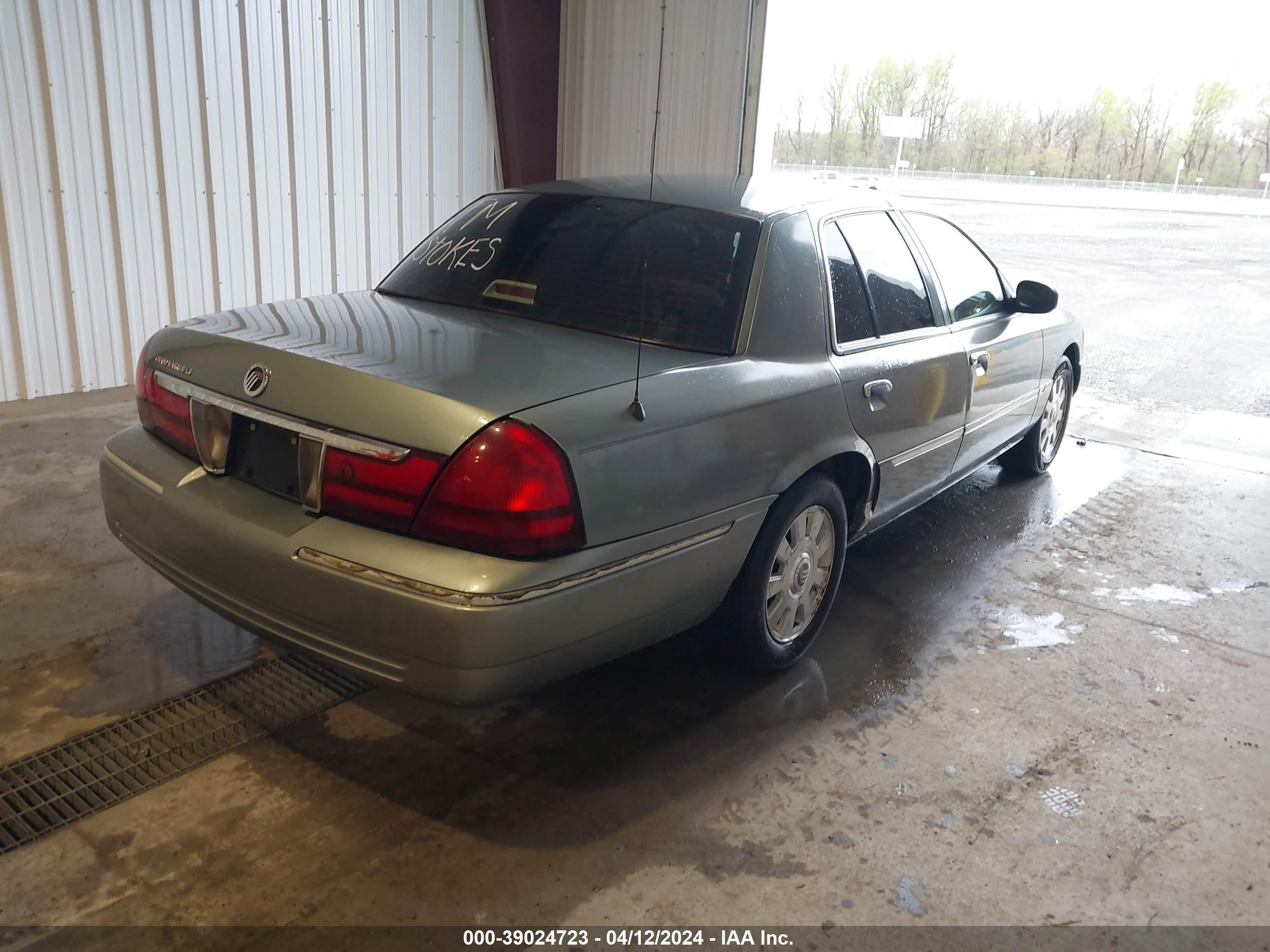 Photo 3 VIN: 2MEFM75W95X632717 - MERCURY GRAND MARQUIS 