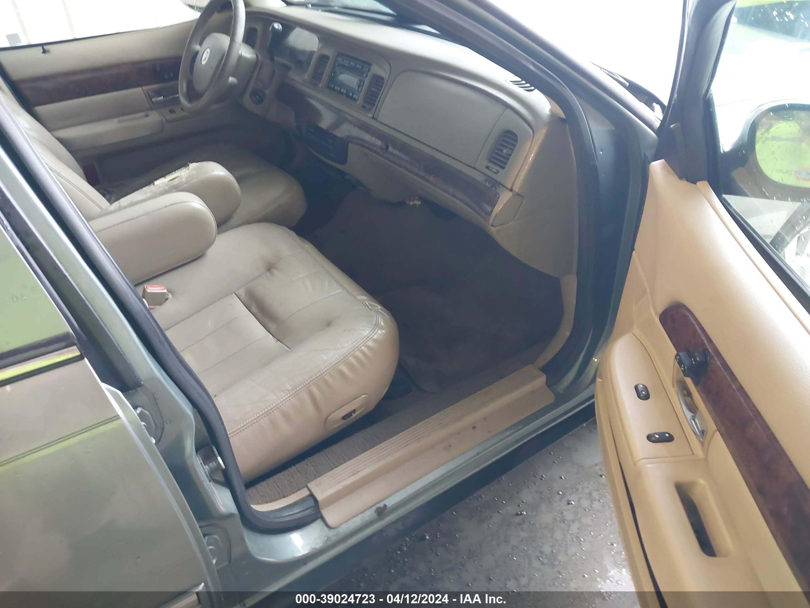 Photo 4 VIN: 2MEFM75W95X632717 - MERCURY GRAND MARQUIS 