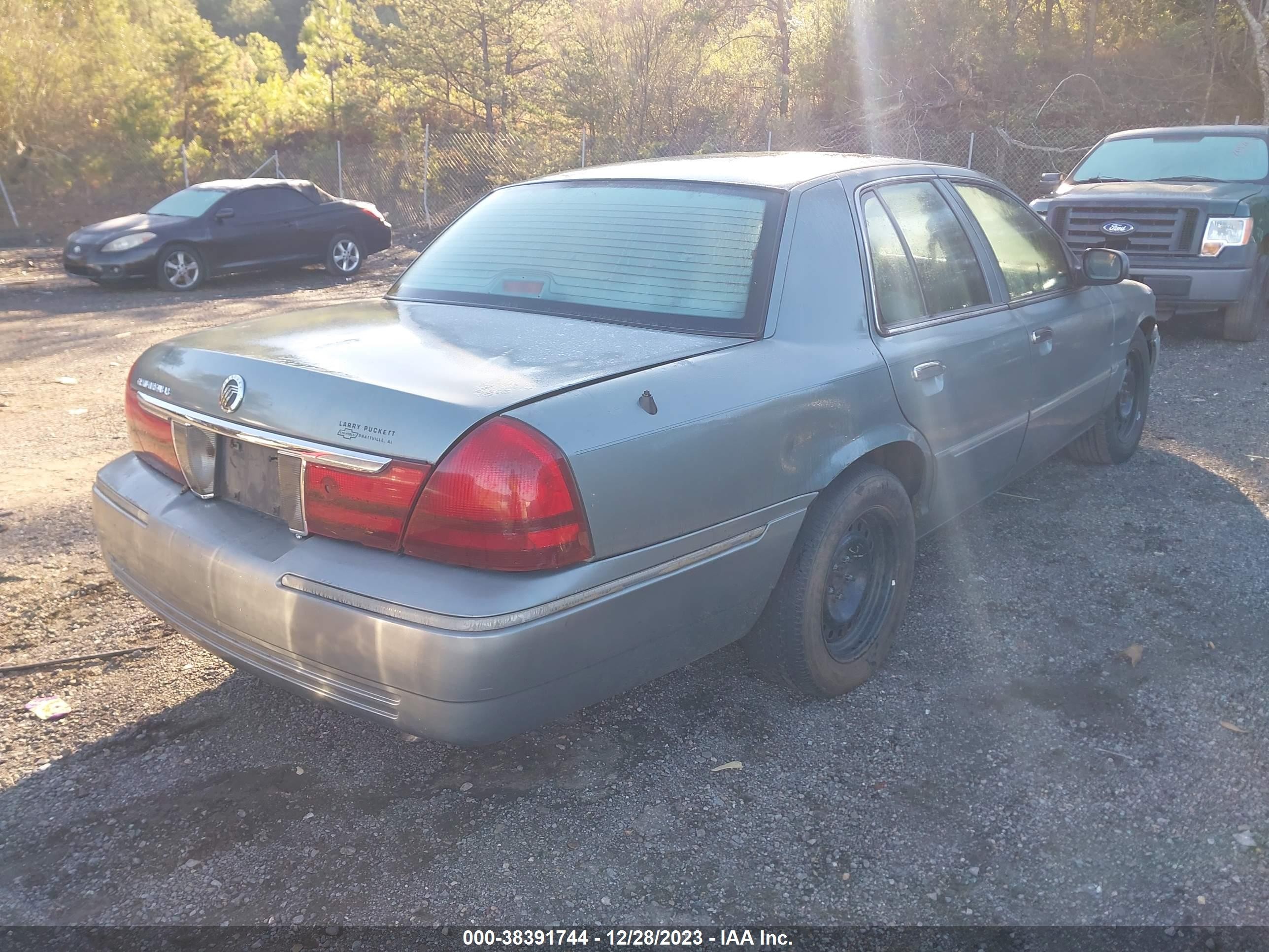 Photo 3 VIN: 2MEFM75W95X649842 - MERCURY GRAND MARQUIS 