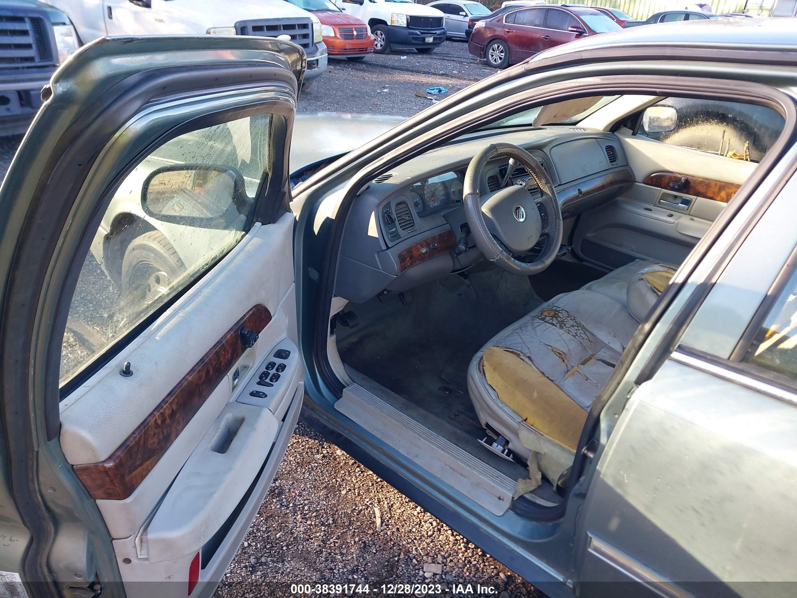 Photo 4 VIN: 2MEFM75W95X649842 - MERCURY GRAND MARQUIS 