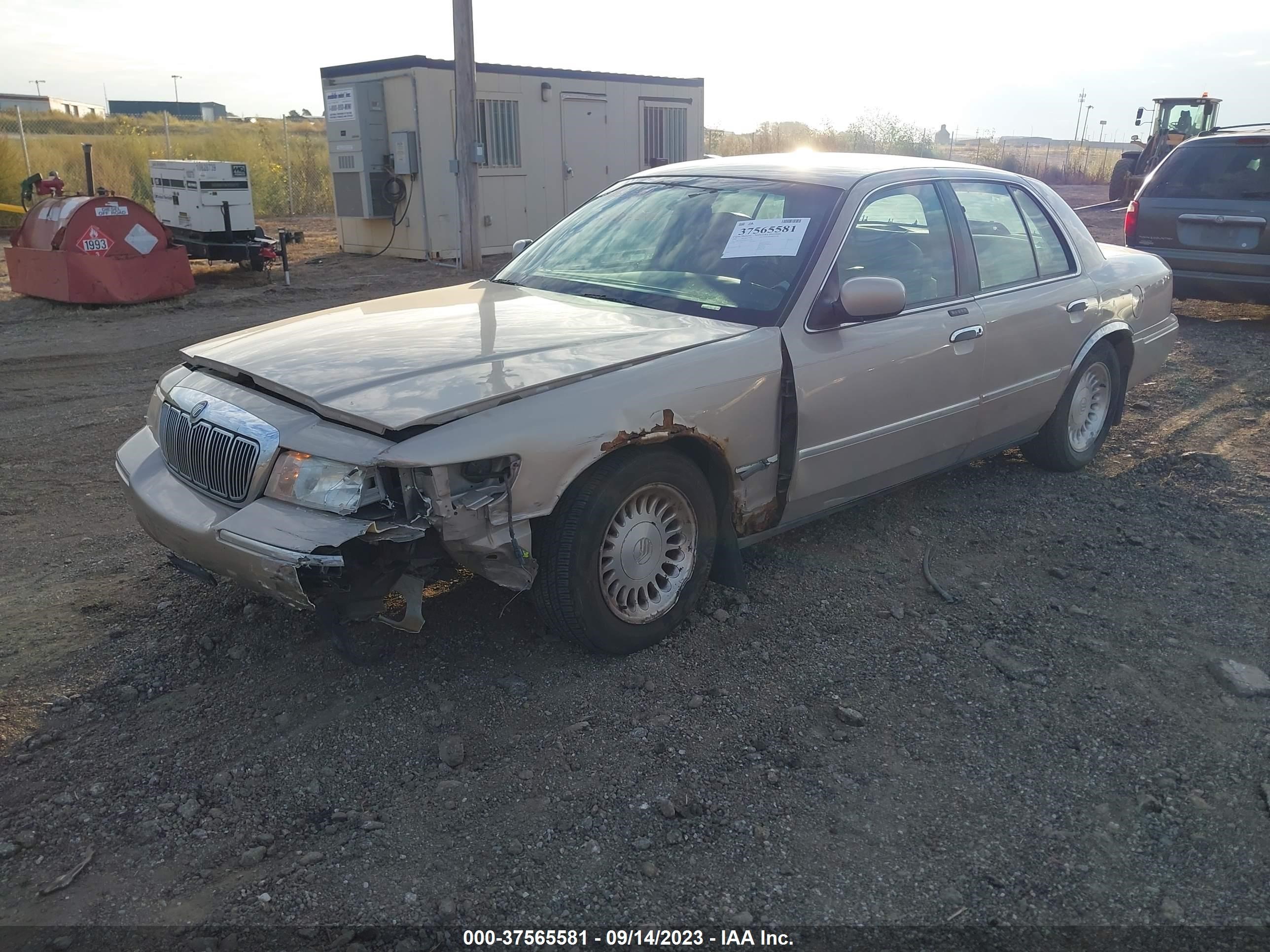 Photo 1 VIN: 2MEFM75W9WX657330 - MERCURY GRAND MARQUIS 