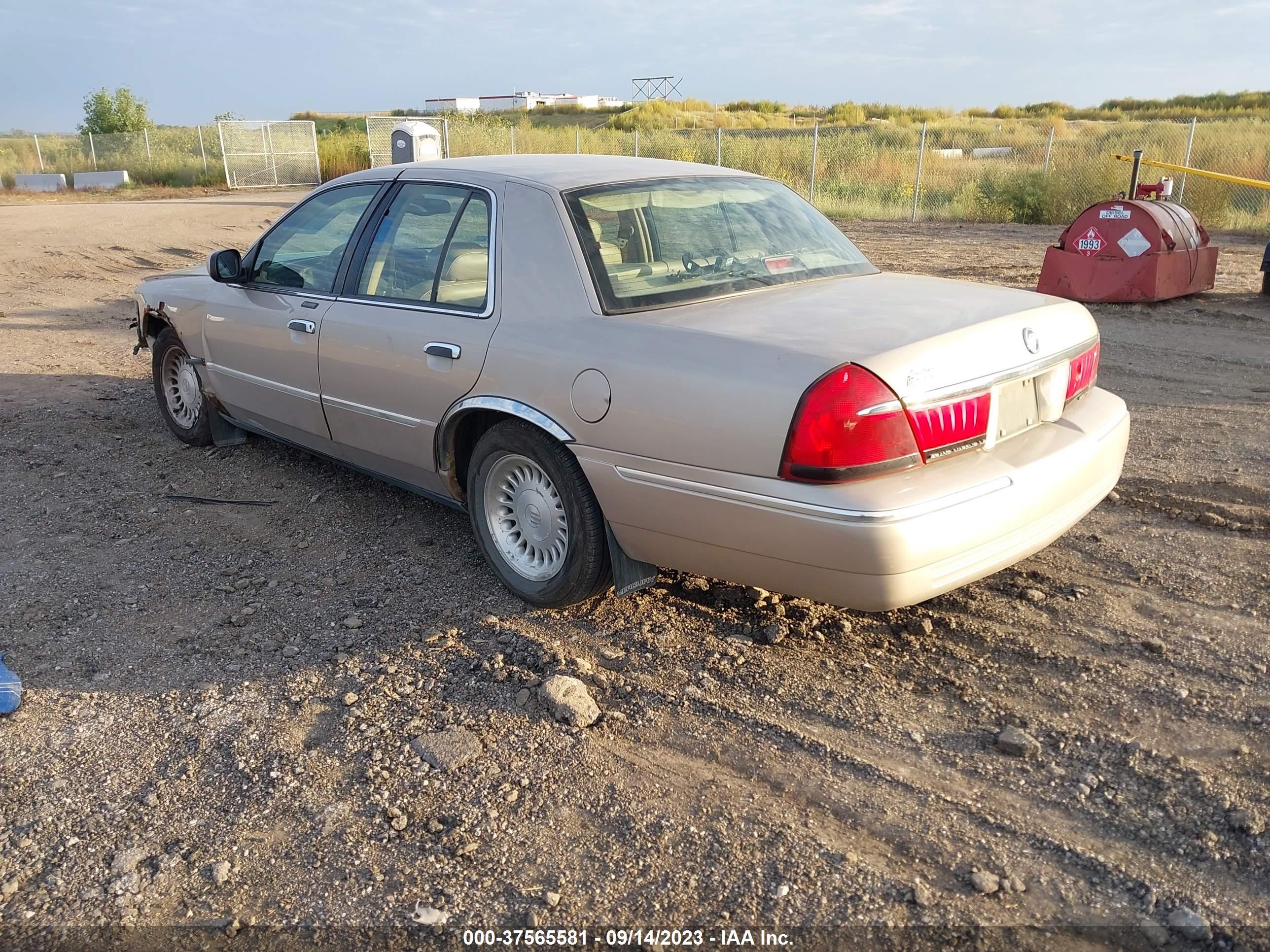 Photo 2 VIN: 2MEFM75W9WX657330 - MERCURY GRAND MARQUIS 