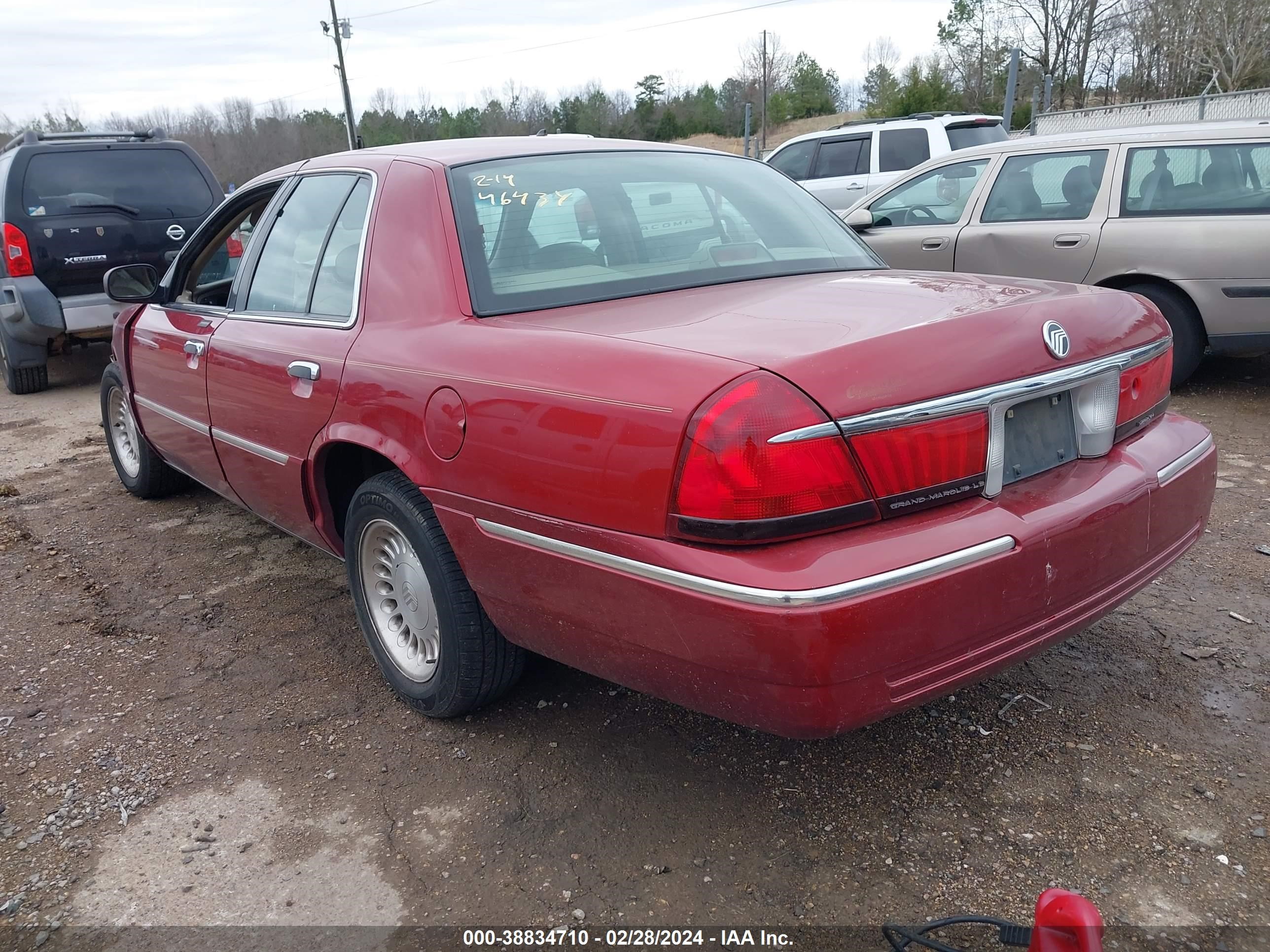 Photo 2 VIN: 2MEFM75W9XX684643 - MERCURY GRAND MARQUIS 