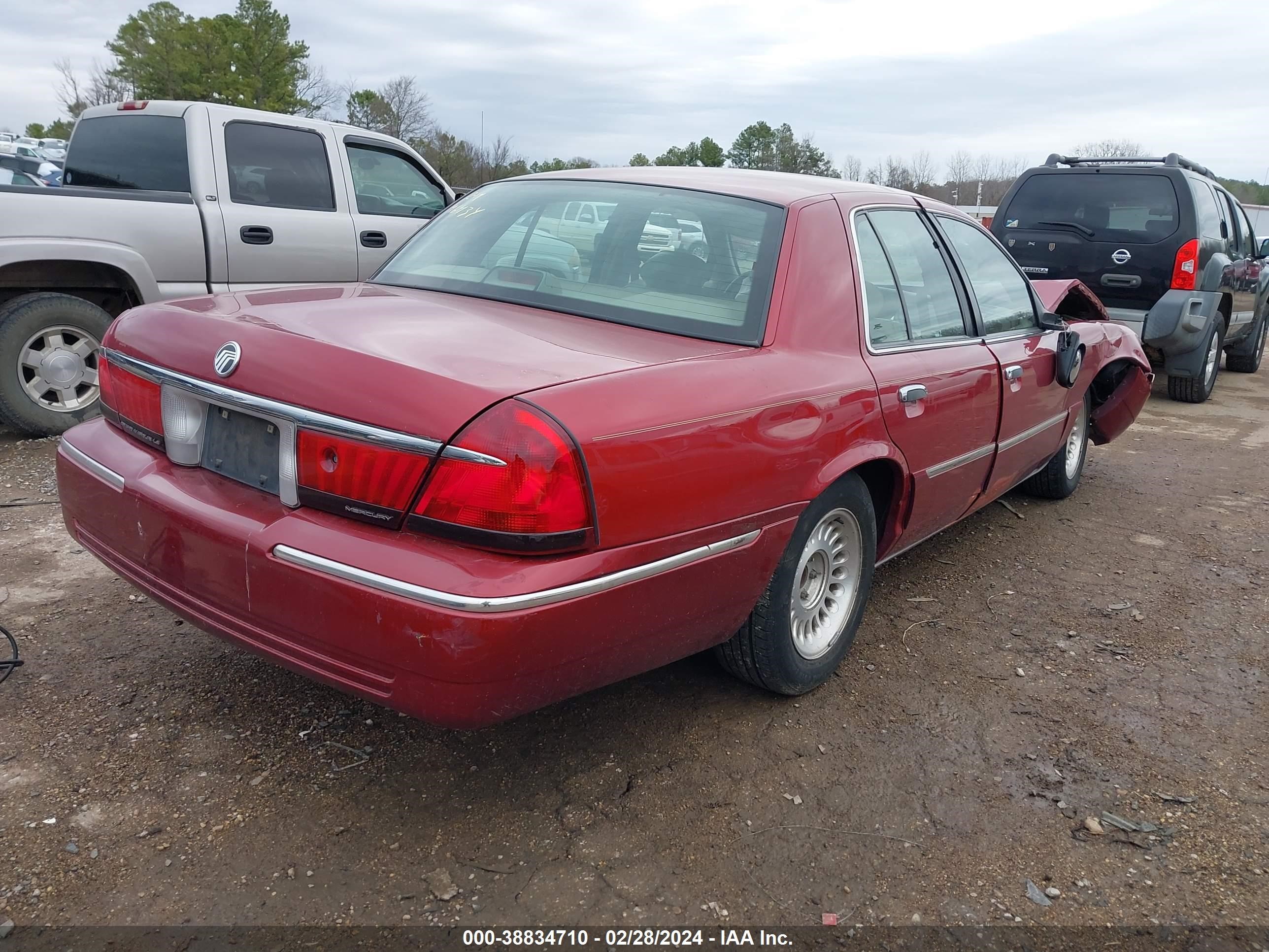 Photo 3 VIN: 2MEFM75W9XX684643 - MERCURY GRAND MARQUIS 