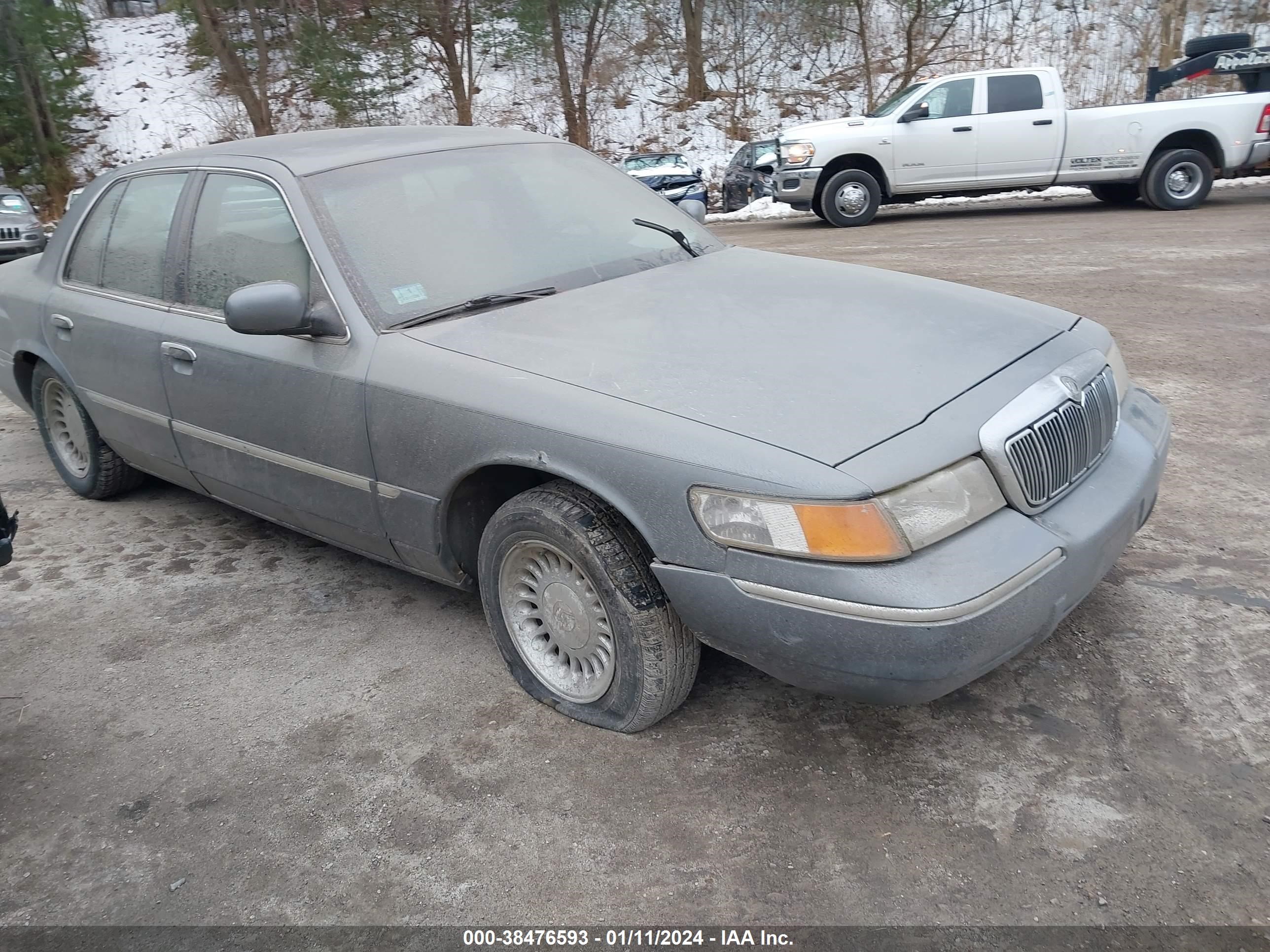 Photo 0 VIN: 2MEFM75W9YX622743 - MERCURY GRAND MARQUIS 