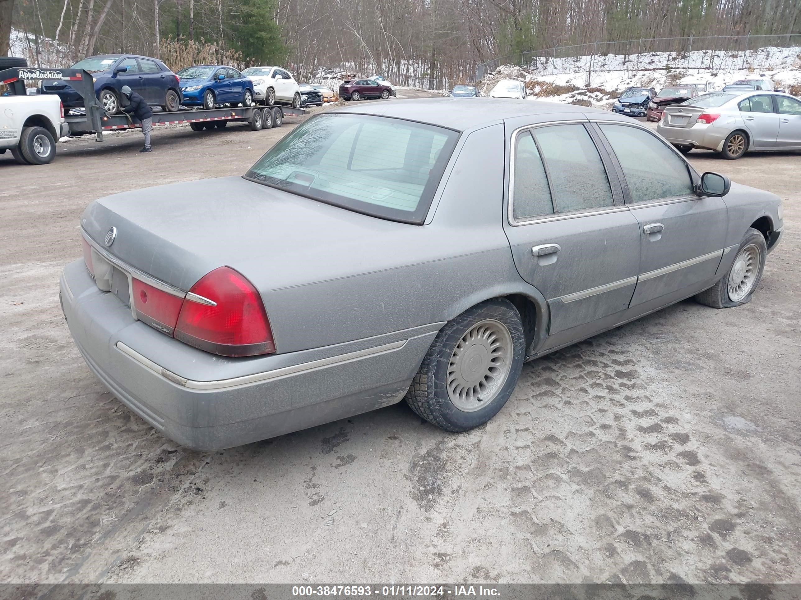 Photo 3 VIN: 2MEFM75W9YX622743 - MERCURY GRAND MARQUIS 