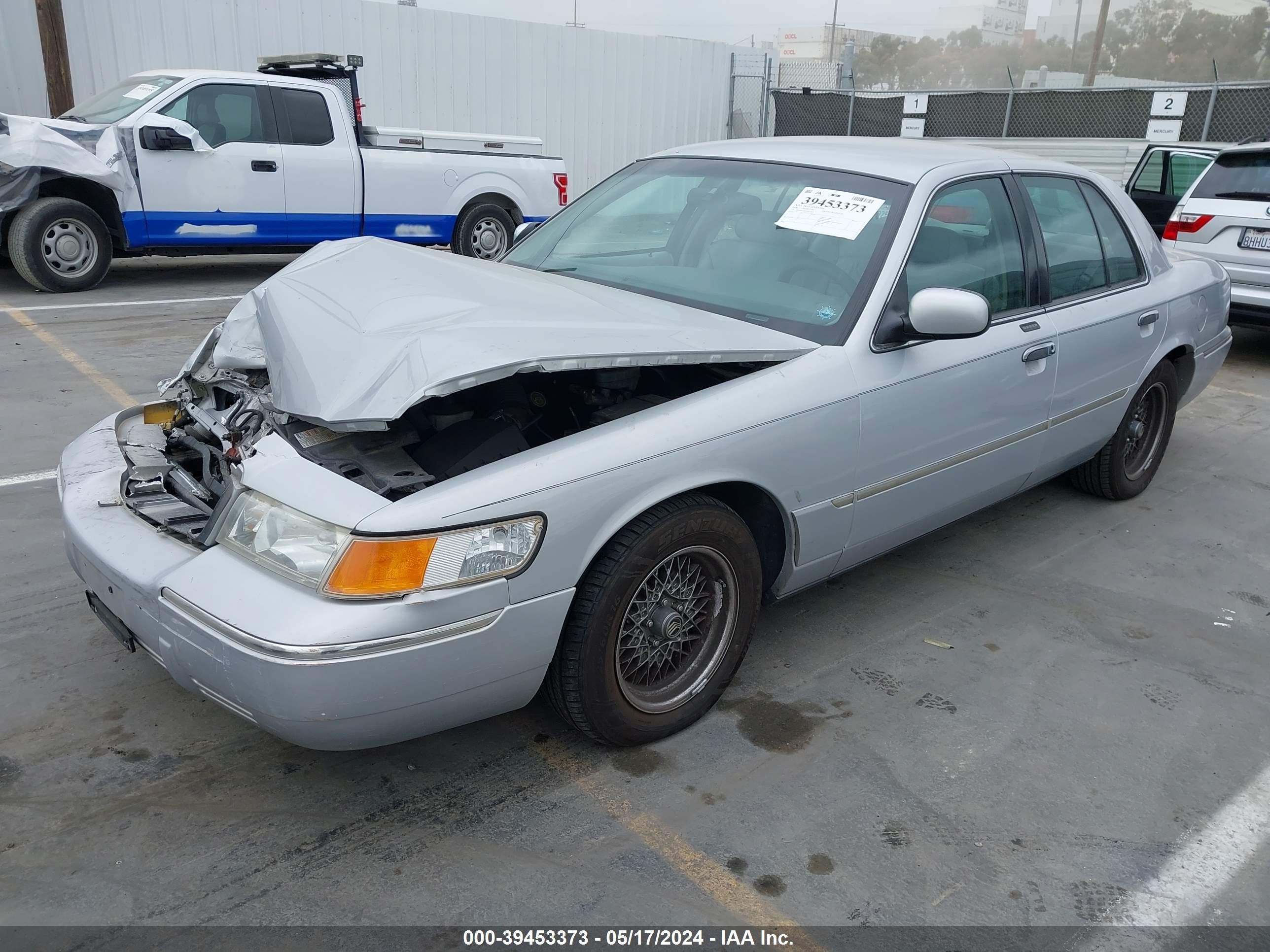 Photo 1 VIN: 2MEFM75W9YX654947 - MERCURY GRAND MARQUIS 