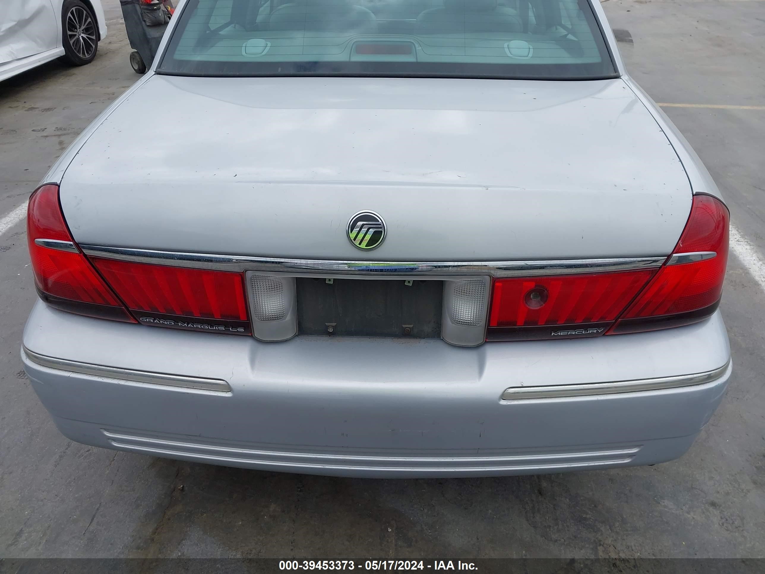 Photo 14 VIN: 2MEFM75W9YX654947 - MERCURY GRAND MARQUIS 