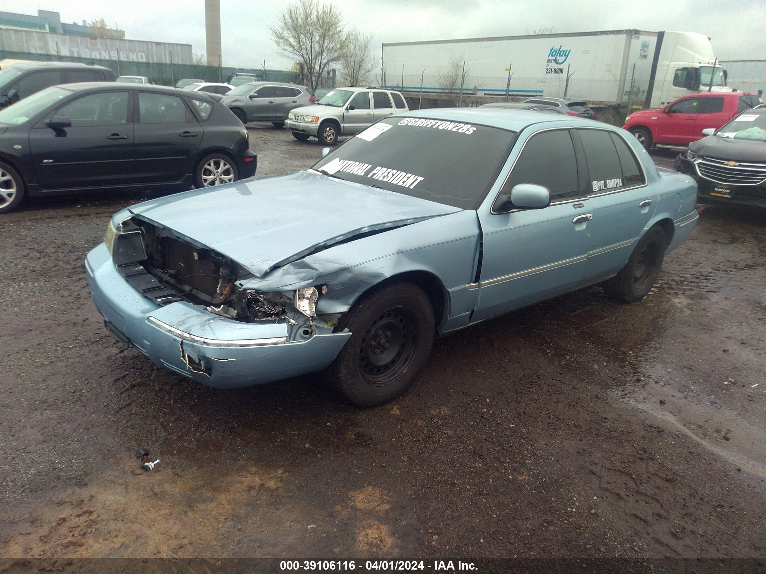 Photo 1 VIN: 2MEFM75W9YX717562 - MERCURY GRAND MARQUIS 