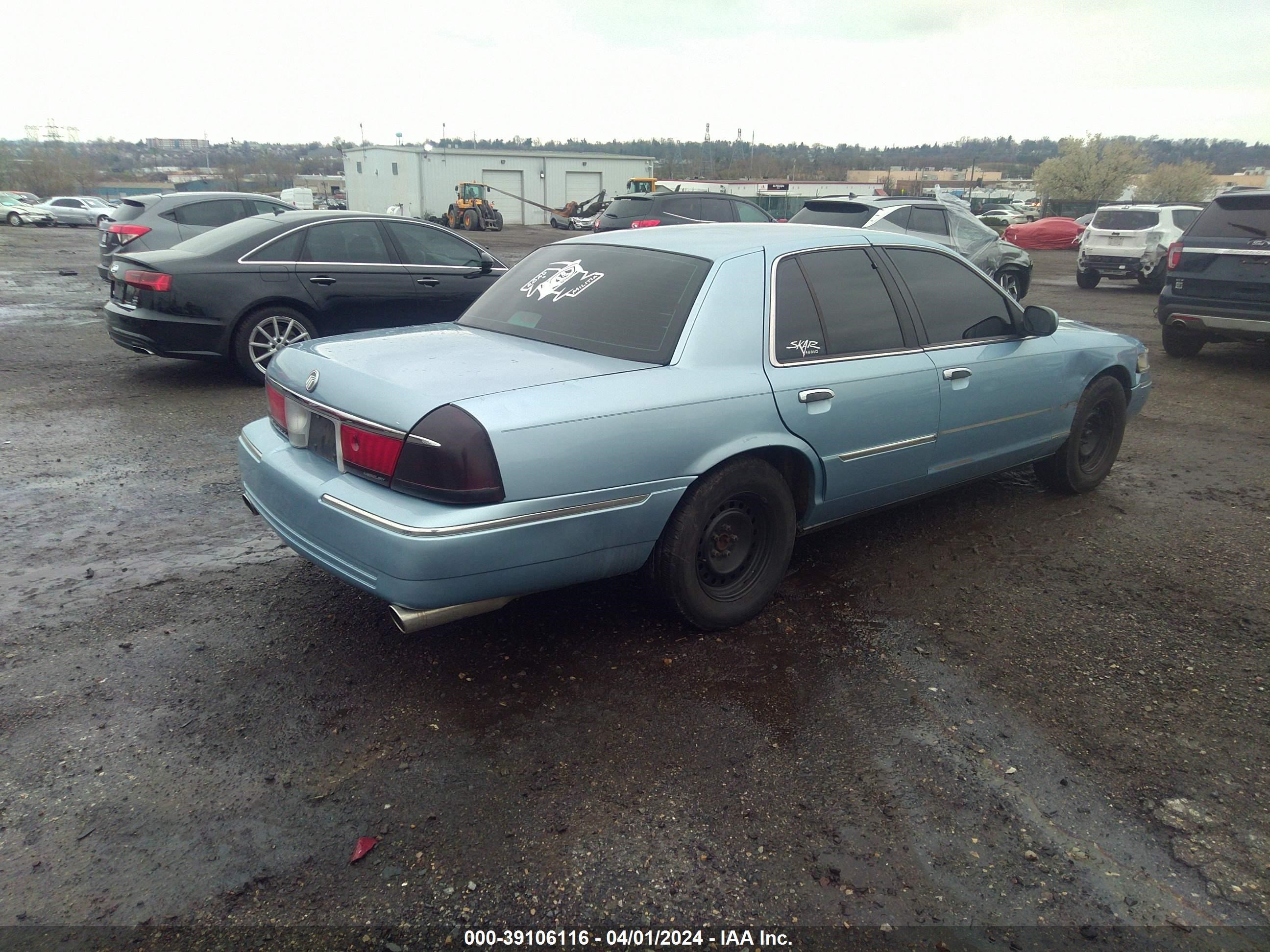 Photo 3 VIN: 2MEFM75W9YX717562 - MERCURY GRAND MARQUIS 