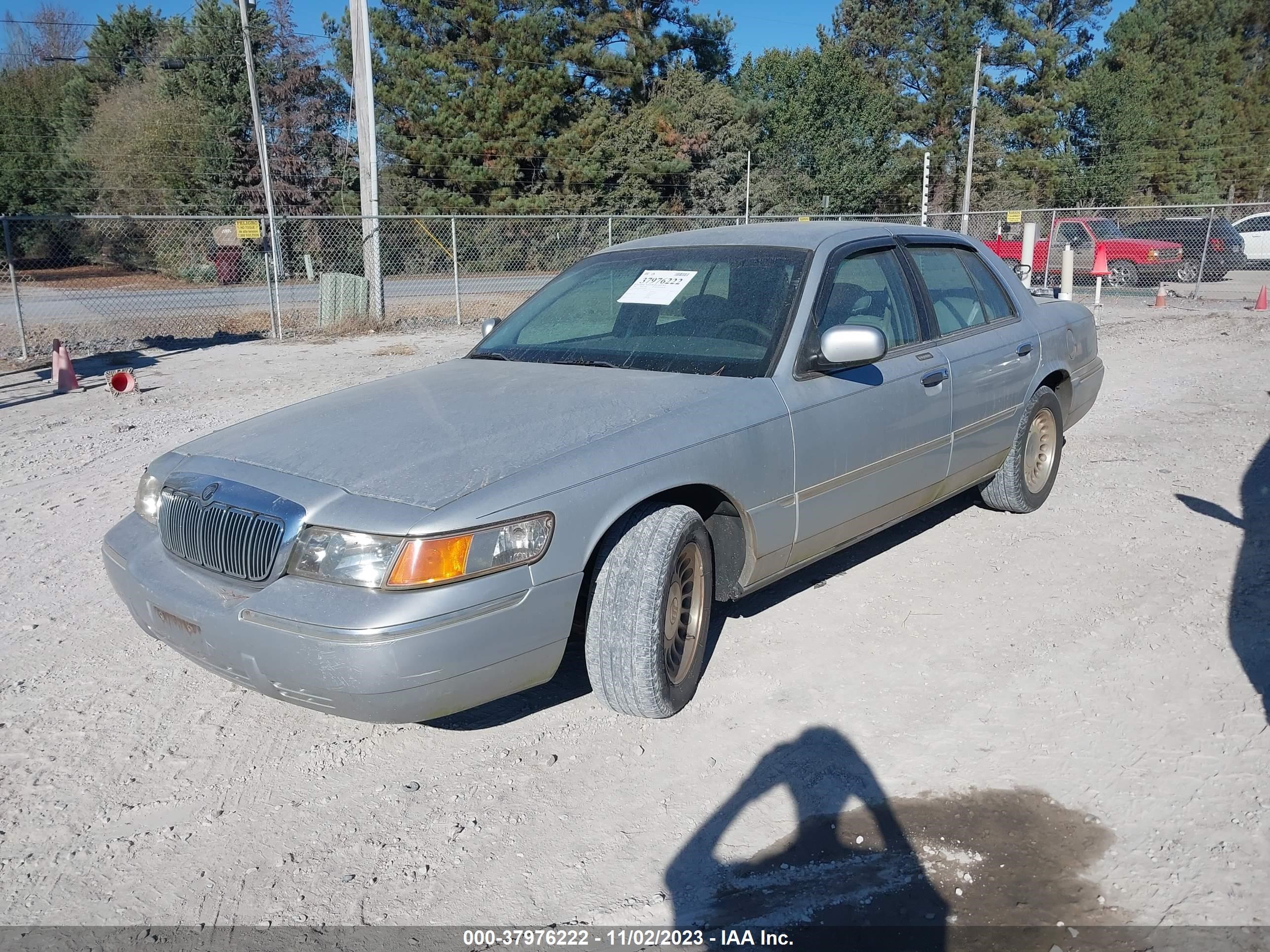 Photo 1 VIN: 2MEFM75W9YX718484 - MERCURY GRAND MARQUIS 