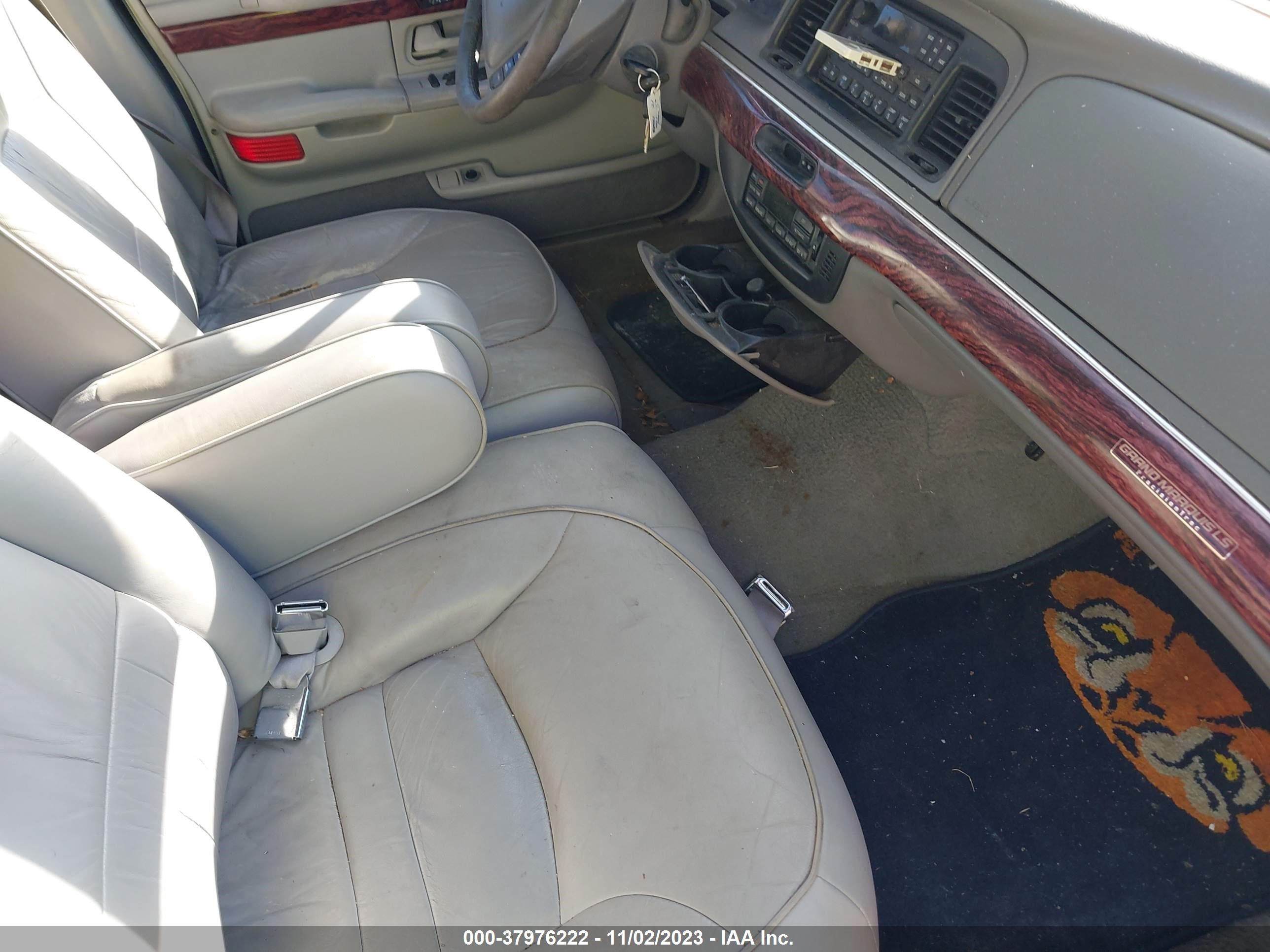 Photo 4 VIN: 2MEFM75W9YX718484 - MERCURY GRAND MARQUIS 