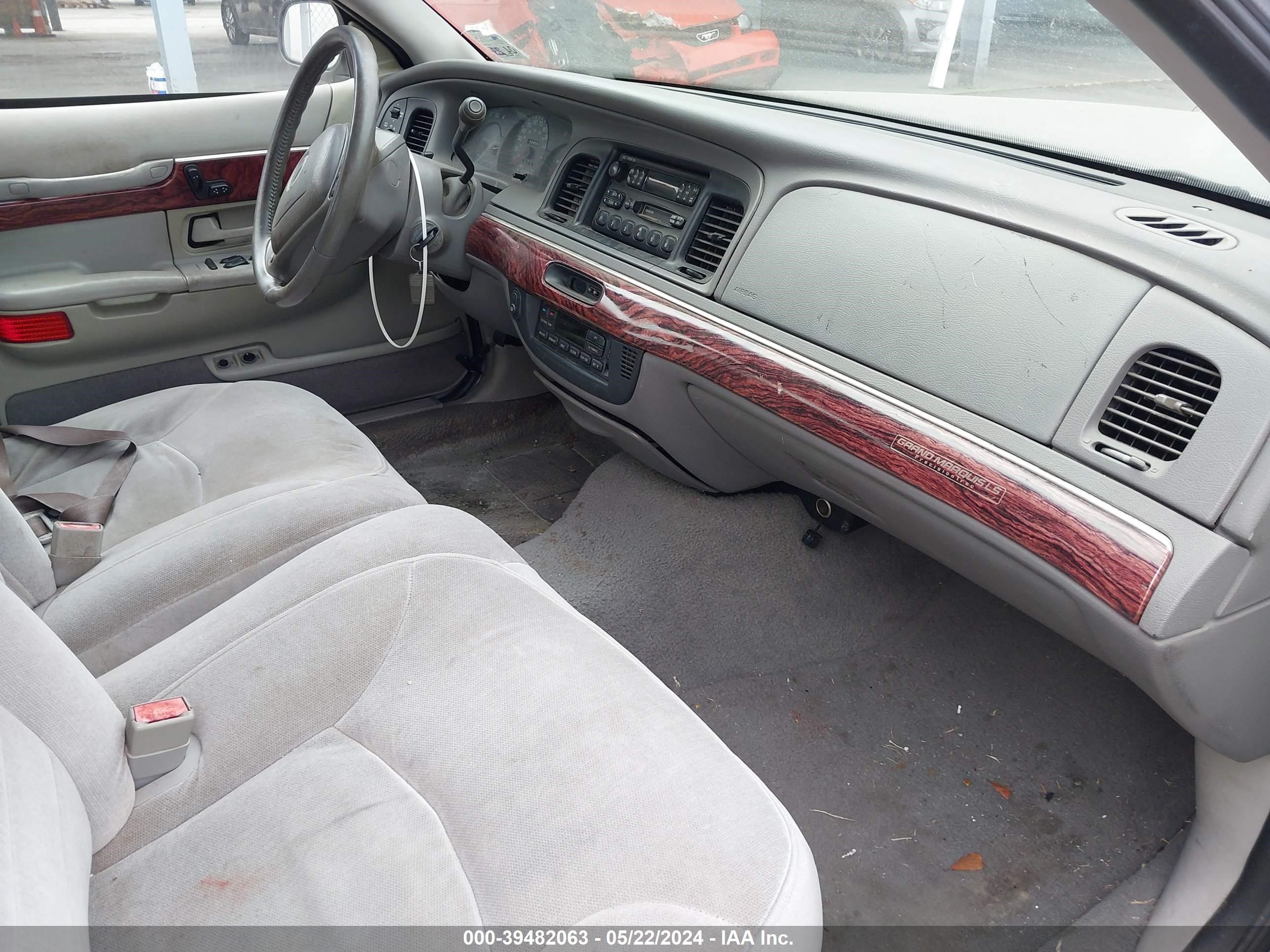 Photo 4 VIN: 2MEFM75WX1X659628 - MERCURY GRAND MARQUIS 