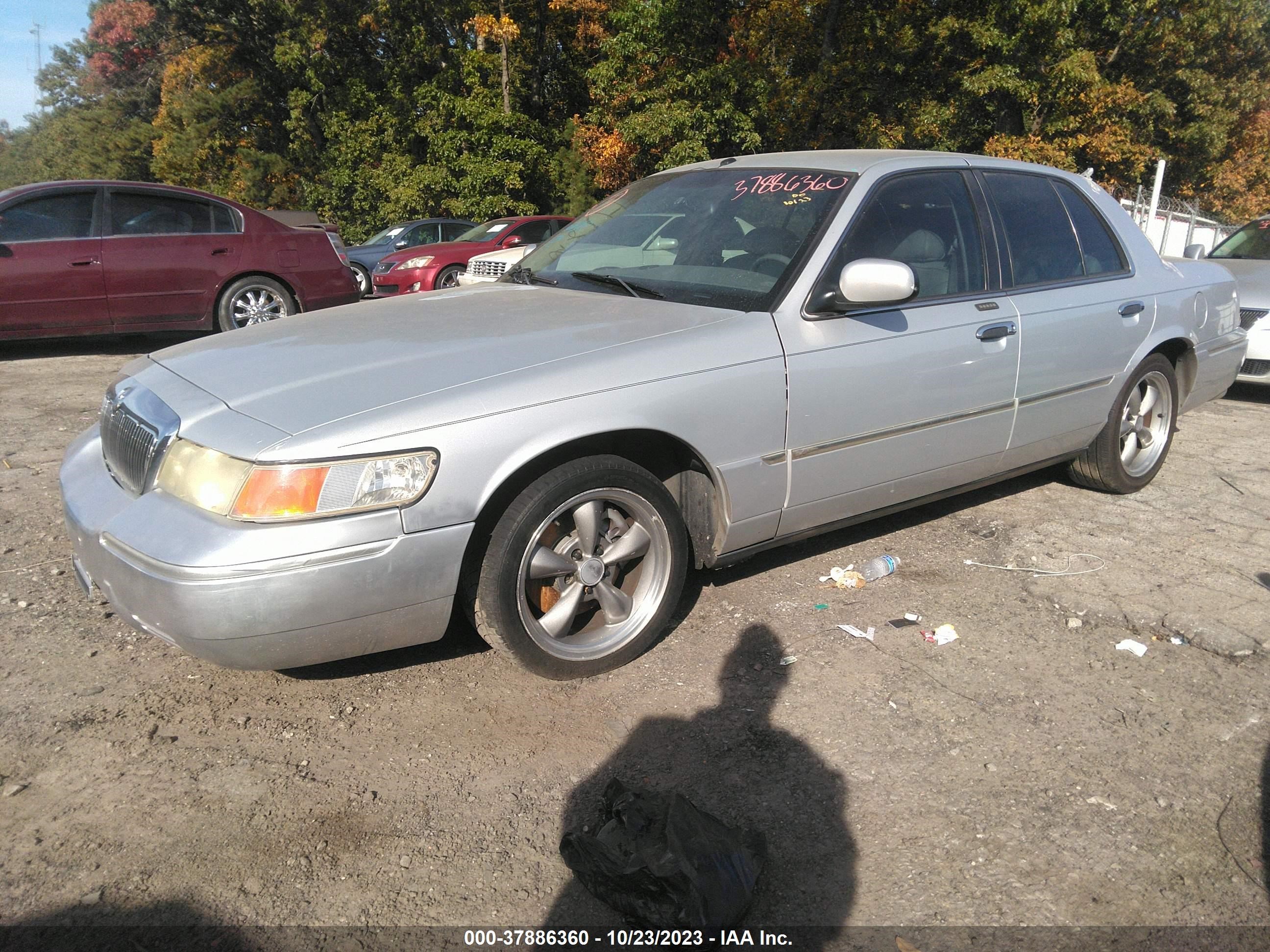 Photo 1 VIN: 2MEFM75WX2X635623 - MERCURY GRAND MARQUIS 