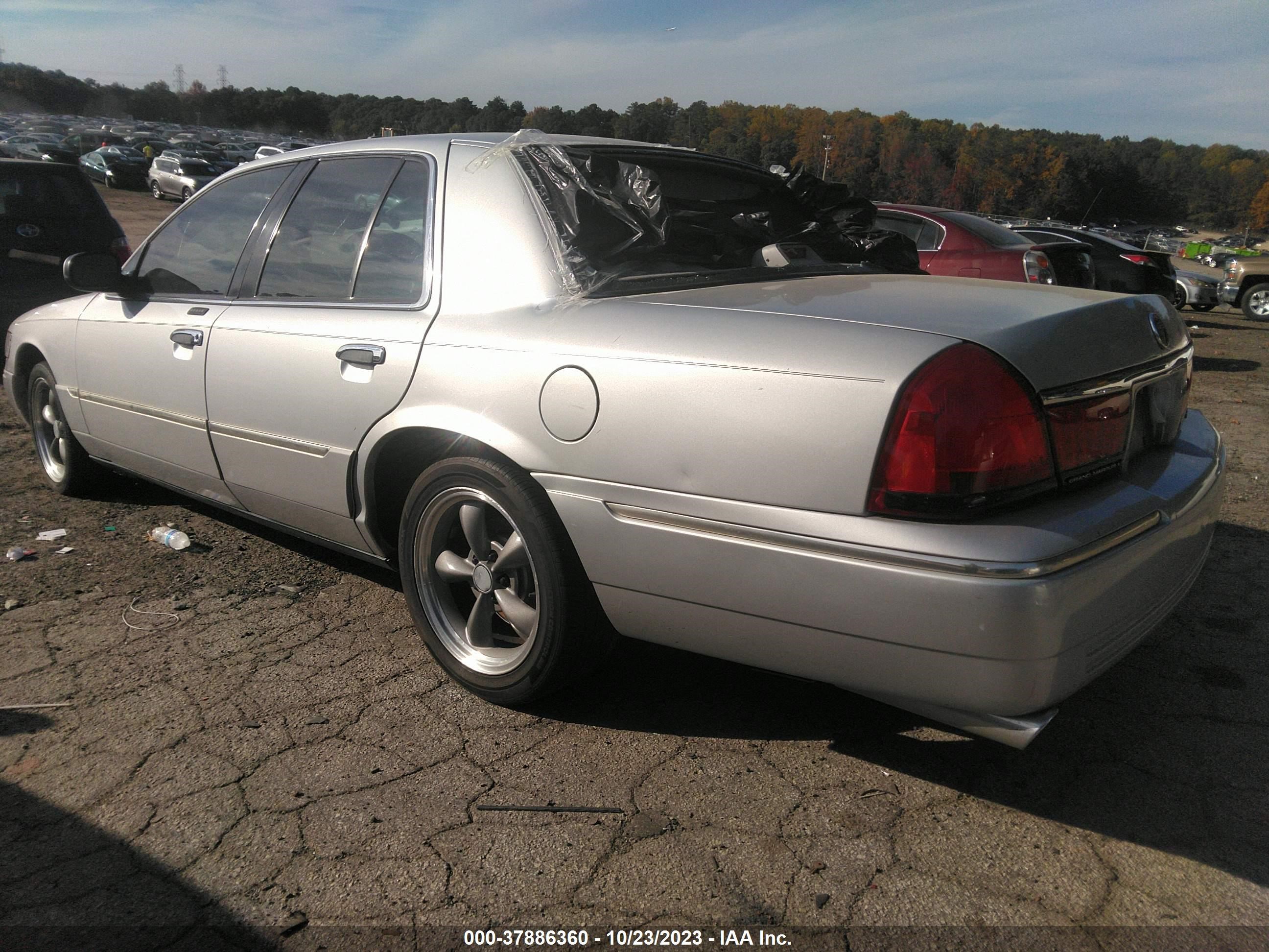 Photo 2 VIN: 2MEFM75WX2X635623 - MERCURY GRAND MARQUIS 