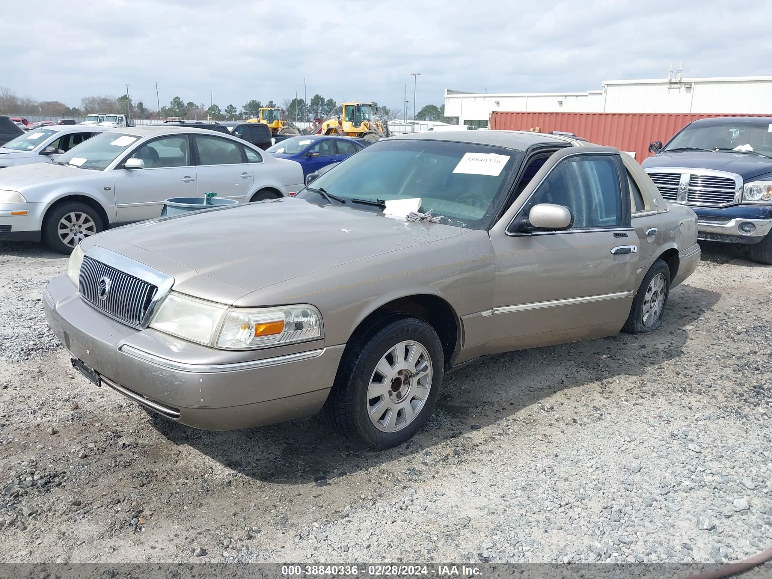 Photo 1 VIN: 2MEFM75WX3X608357 - MERCURY GRAND MARQUIS 