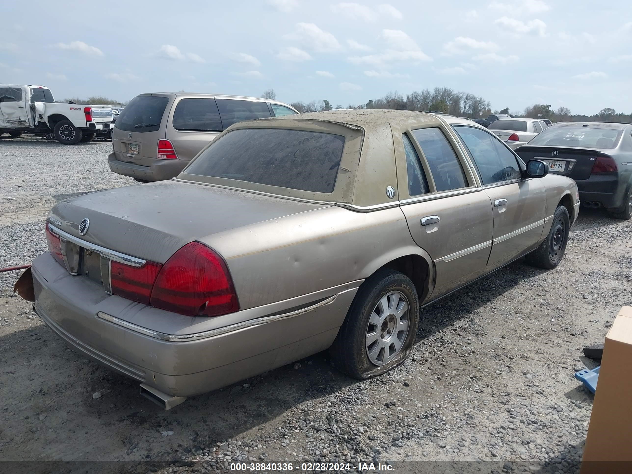 Photo 3 VIN: 2MEFM75WX3X608357 - MERCURY GRAND MARQUIS 