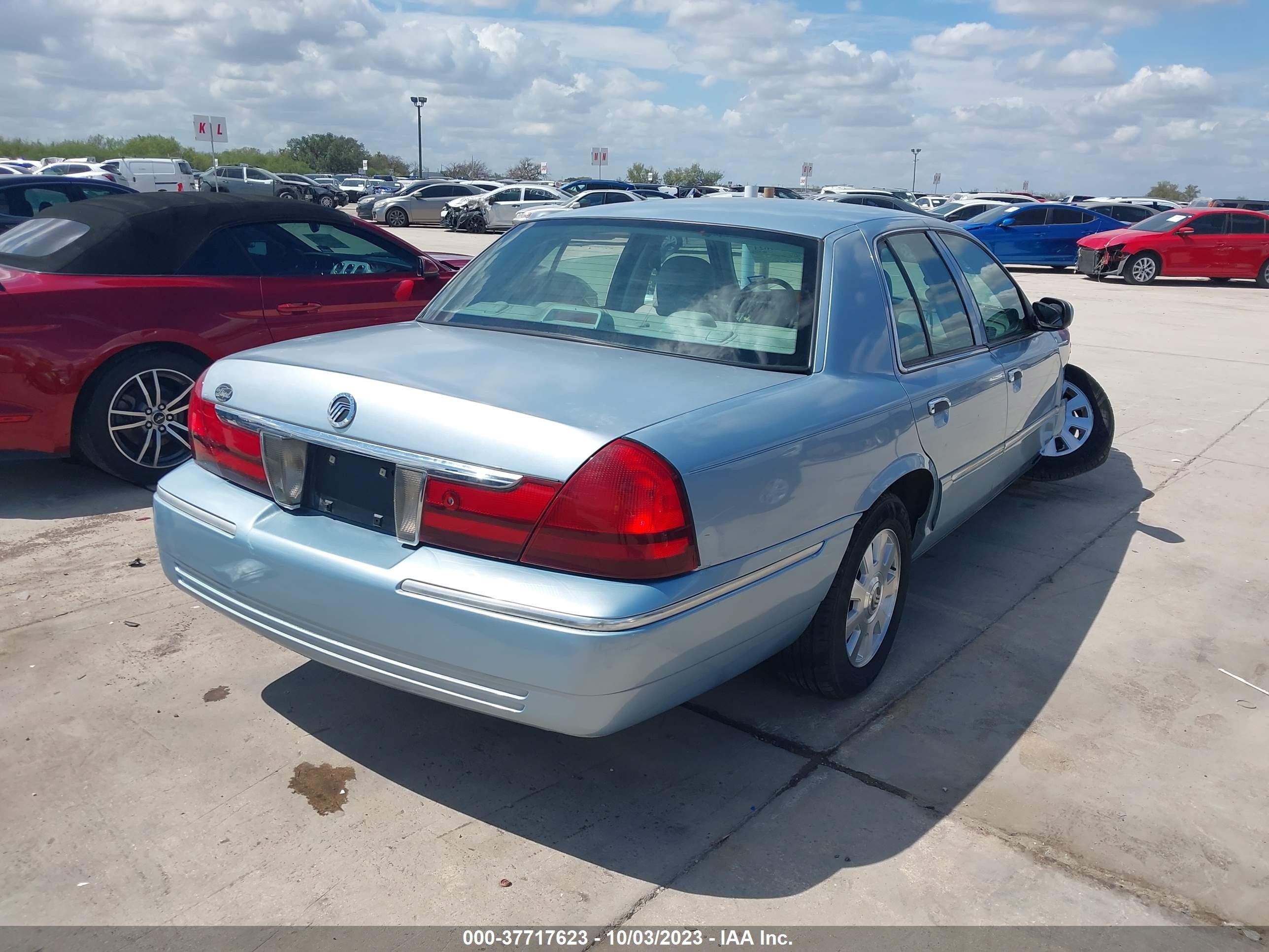 Photo 3 VIN: 2MEFM75WX3X693524 - MERCURY GRAND MARQUIS 