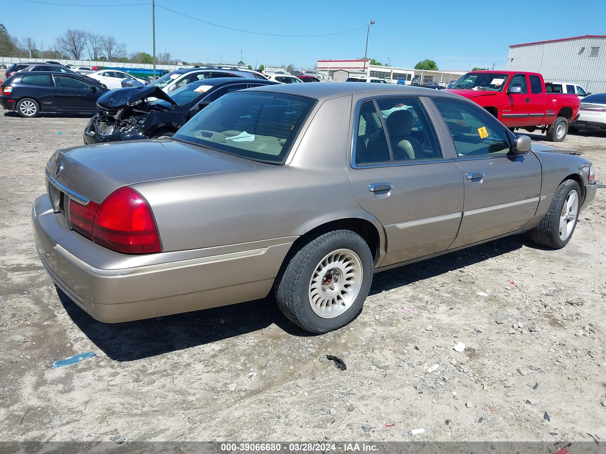 Photo 3 VIN: 2MEFM75WX4X630859 - MERCURY GRAND MARQUIS 