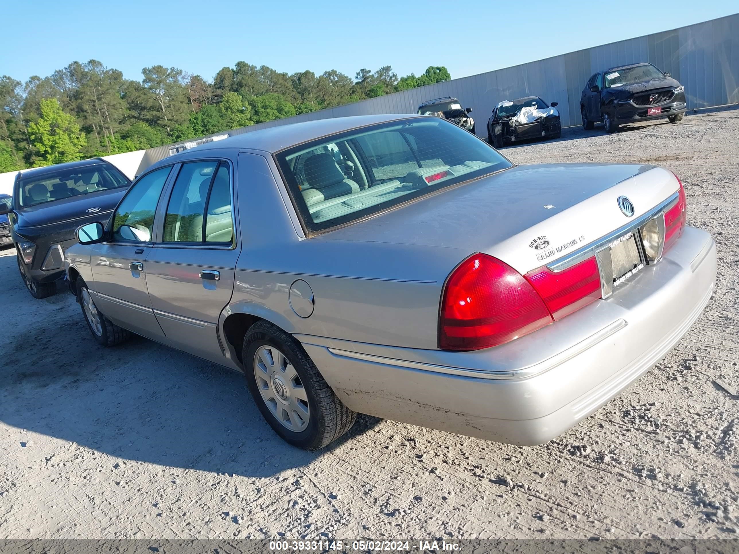 Photo 2 VIN: 2MEFM75WX4X655230 - MERCURY GRAND MARQUIS 