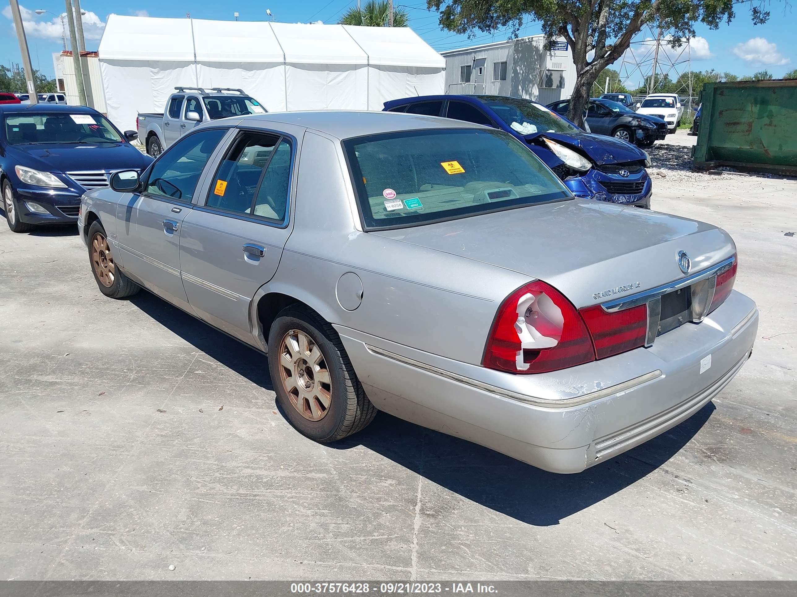 Photo 2 VIN: 2MEFM75WX4X683271 - MERCURY GRAND MARQUIS 