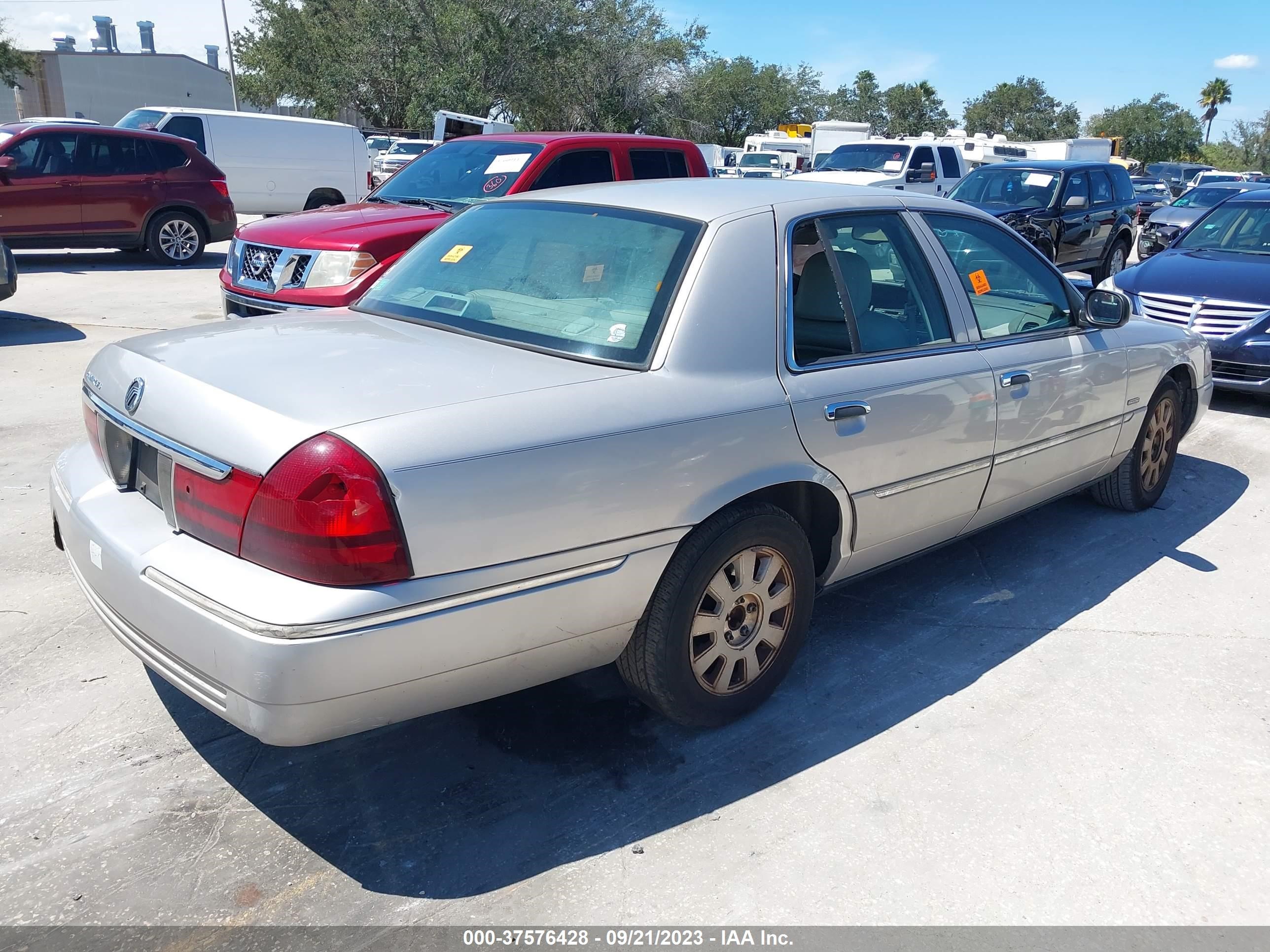 Photo 3 VIN: 2MEFM75WX4X683271 - MERCURY GRAND MARQUIS 