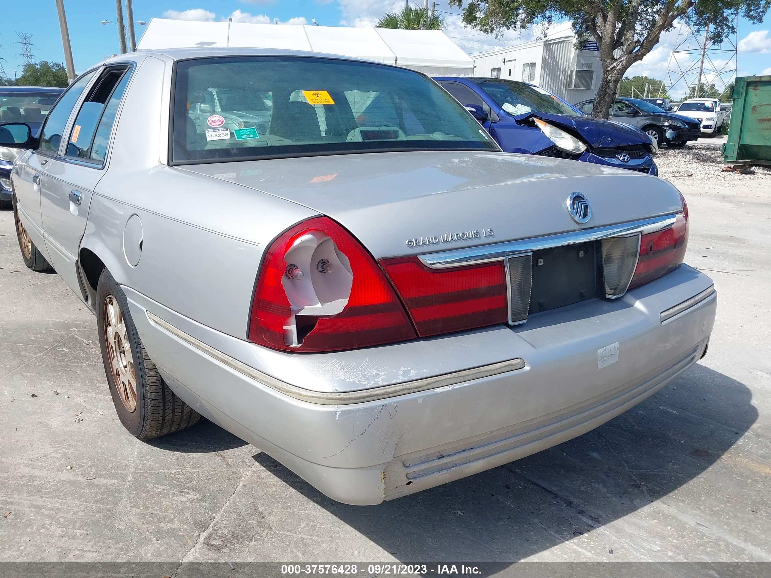 Photo 5 VIN: 2MEFM75WX4X683271 - MERCURY GRAND MARQUIS 