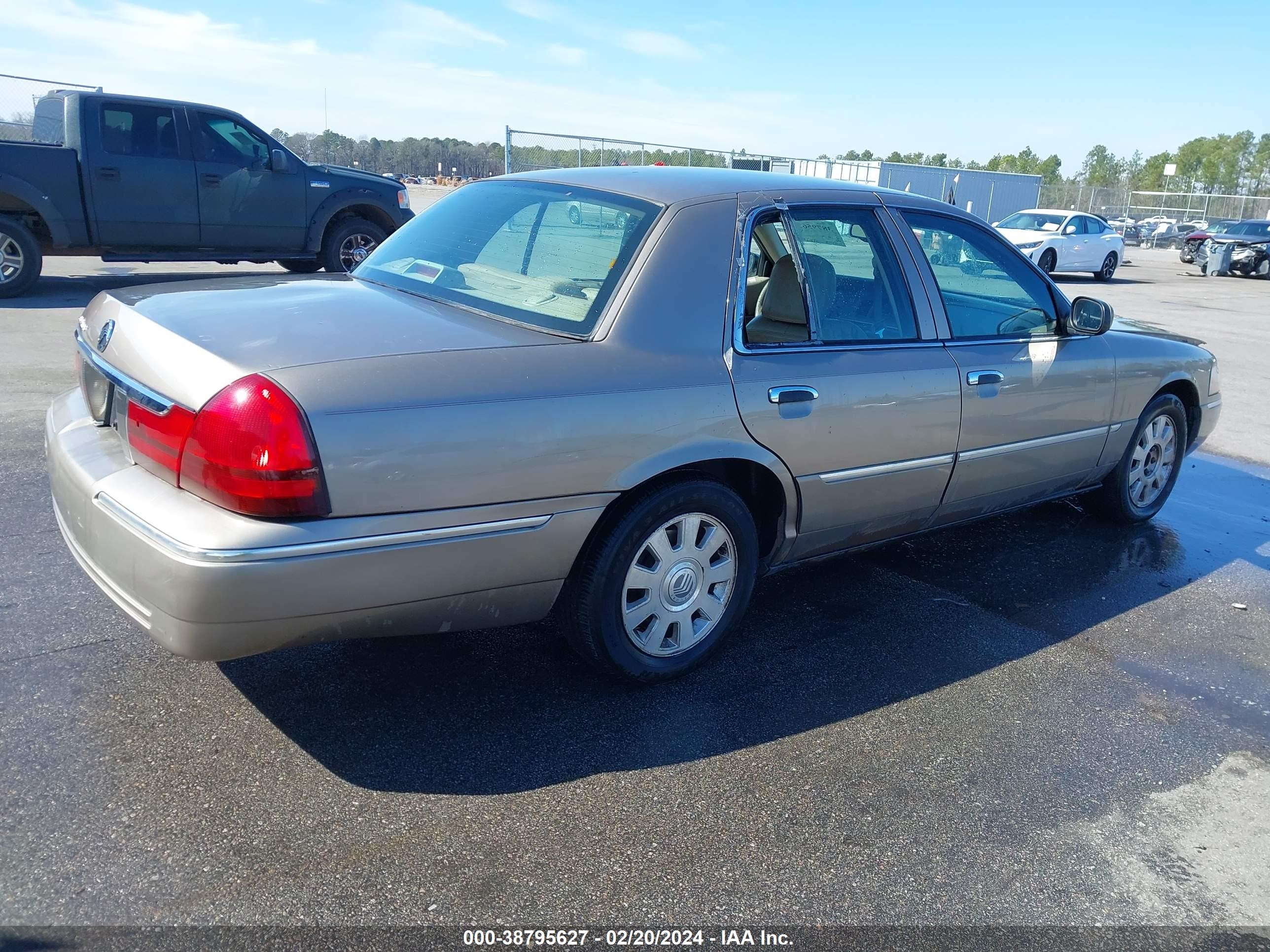 Photo 3 VIN: 2MEFM75WX4X686624 - MERCURY GRAND MARQUIS 