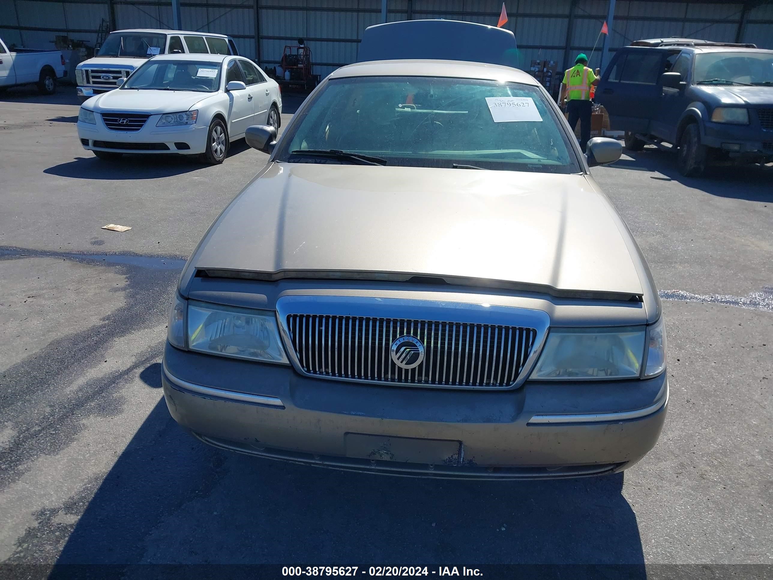 Photo 5 VIN: 2MEFM75WX4X686624 - MERCURY GRAND MARQUIS 