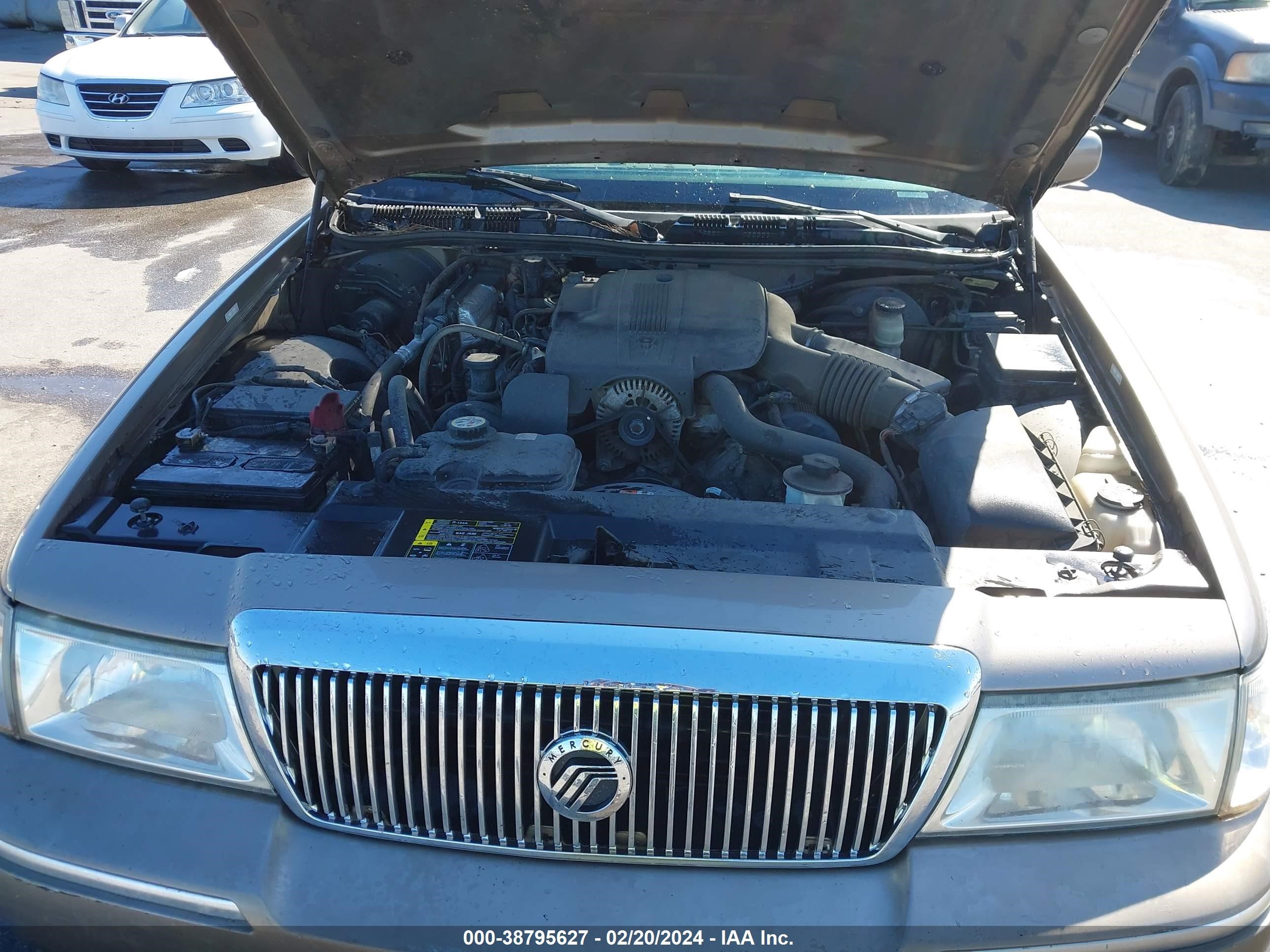 Photo 9 VIN: 2MEFM75WX4X686624 - MERCURY GRAND MARQUIS 