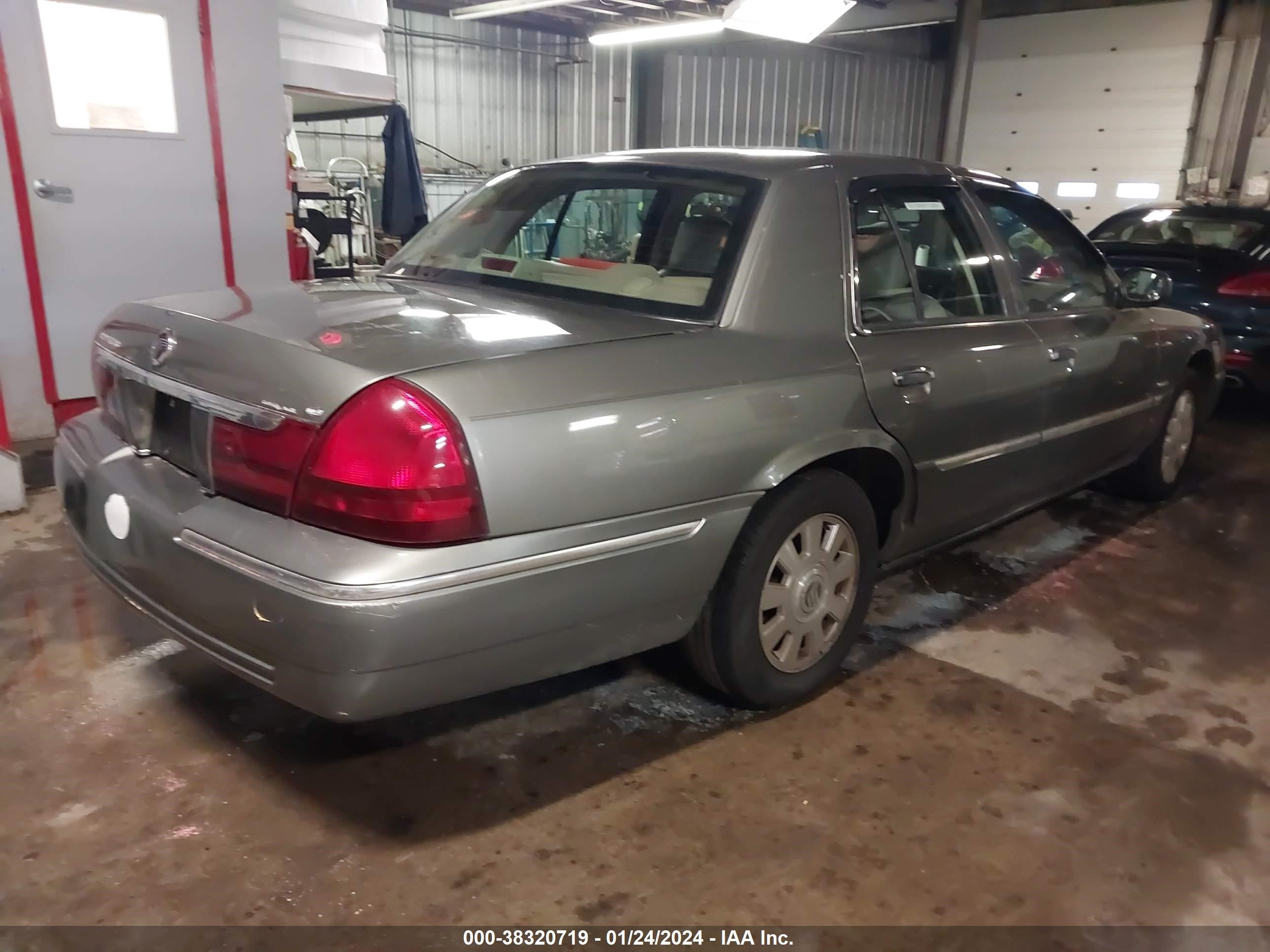 Photo 3 VIN: 2MEFM75WX4X691662 - MERCURY GRAND MARQUIS 